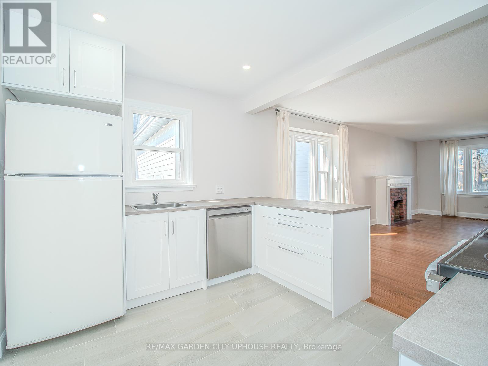 167 Dalhousie Avenue, St. Catharines (Port Dalhousie), Ontario  L2N 4X6 - Photo 4 - X12856380