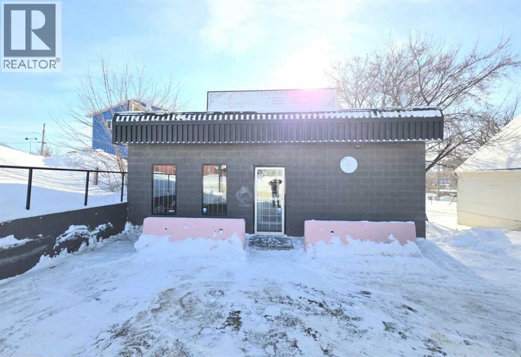 9815 94 Avenue, Peace River, Alberta  T8S 1S4 - Photo 1 - A2288708