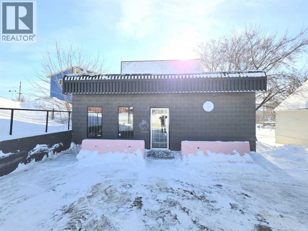 9815 94 Avenue, Peace River, Alberta  T8S 1S4 - Photo 1 - A2288714