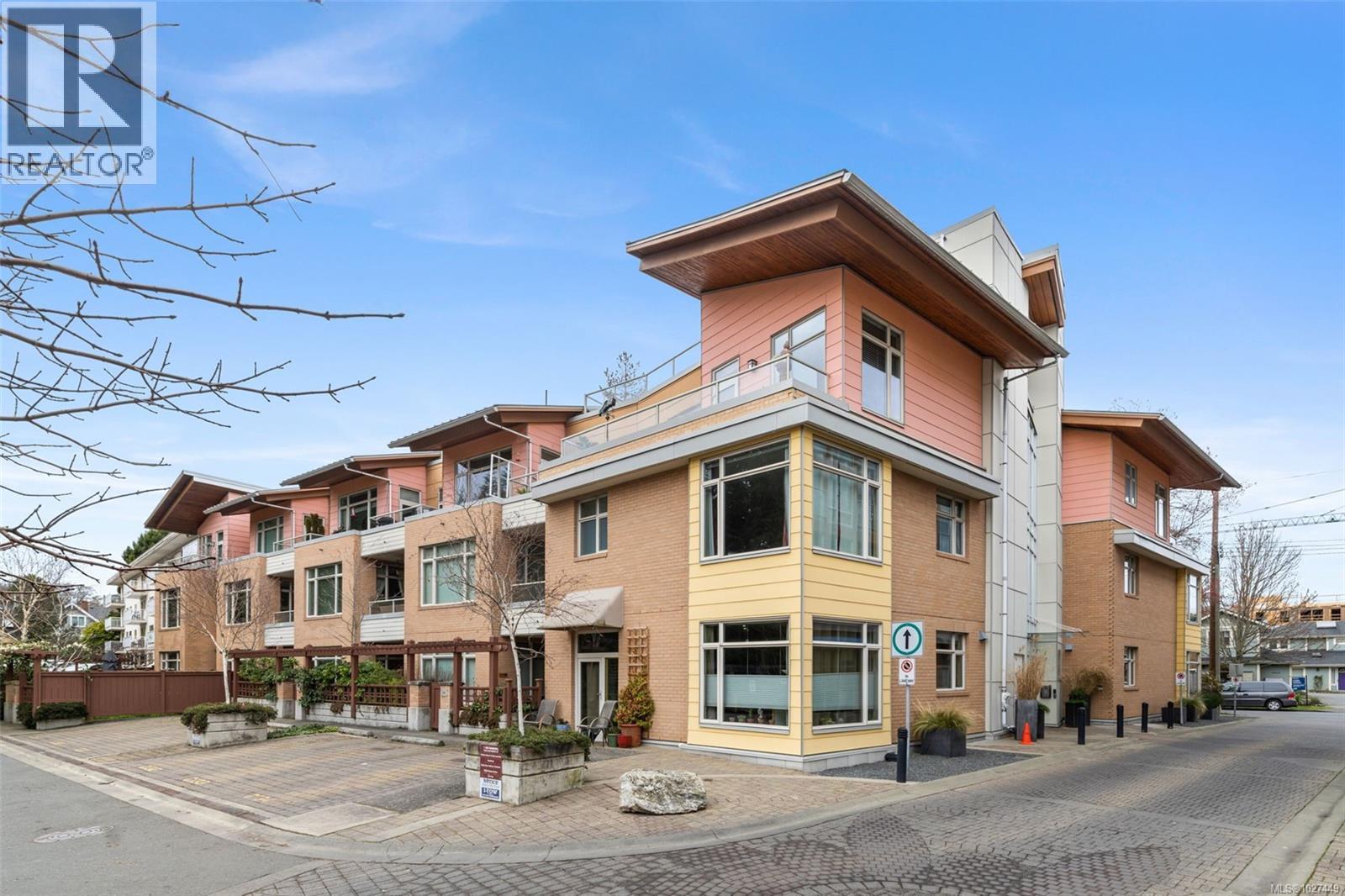 304 1035 Sutlej St, Victoria, British Columbia  V8V 2V9 - Photo 3 - 1027449