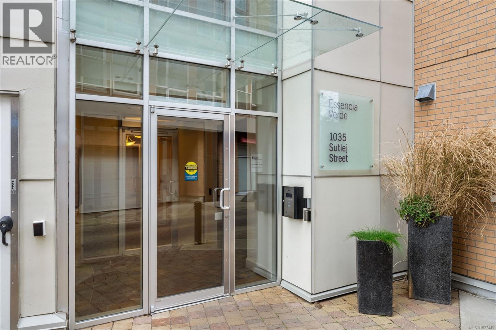 304 1035 Sutlej St, Victoria, British Columbia  V8V 2V9 - Photo 4 - 1027449