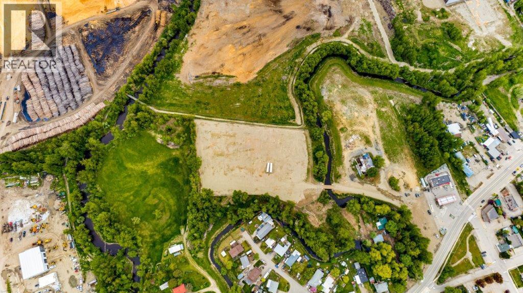 1788 Vernon Street, Lumby, British Columbia  V0E 2G0 - Photo 4 - 10378406