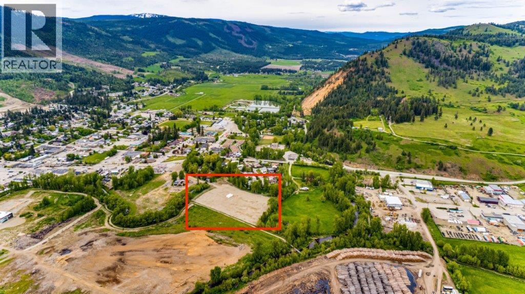 1788 Vernon Street, Lumby, British Columbia  V0E 2G0 - Photo 7 - 10378406