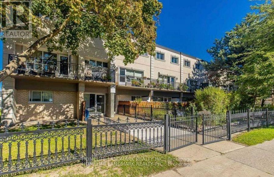 213 - 5879 Bathurst Street, Toronto, Ontario  M2R 1Y7 - Photo 2 - C12856170