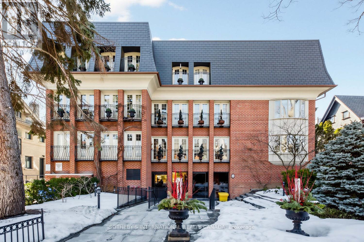 202 - 8 HAWTHORN AVENUE, Toronto, Ontario