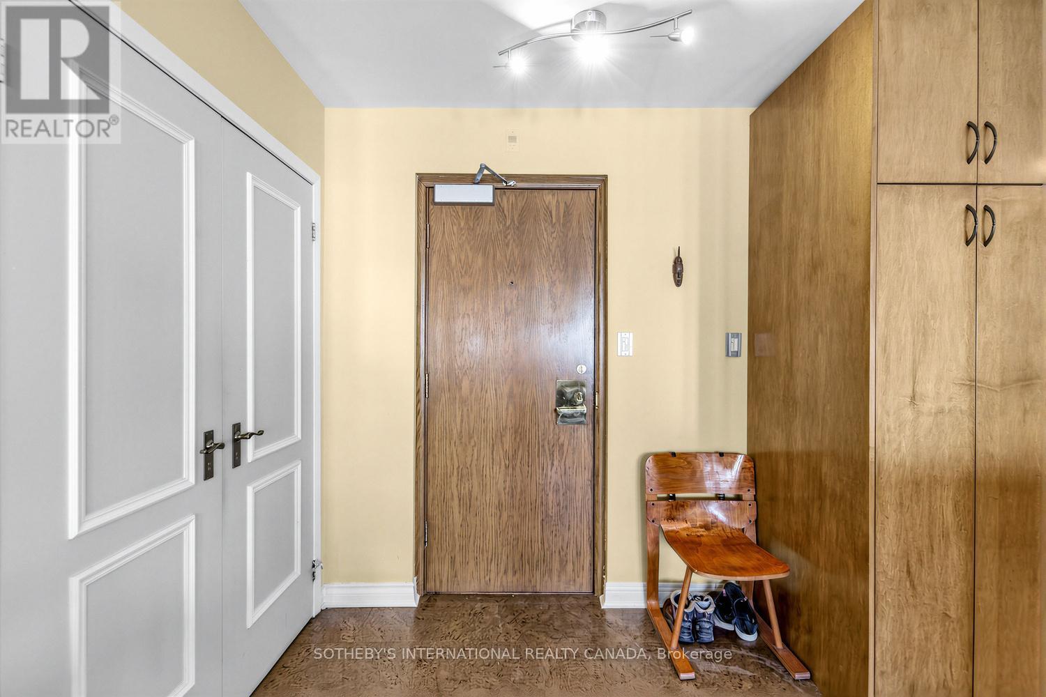 202 - 8 Hawthorn Avenue, Toronto, Ontario  M4W 2Z2 - Photo 2 - C12856242