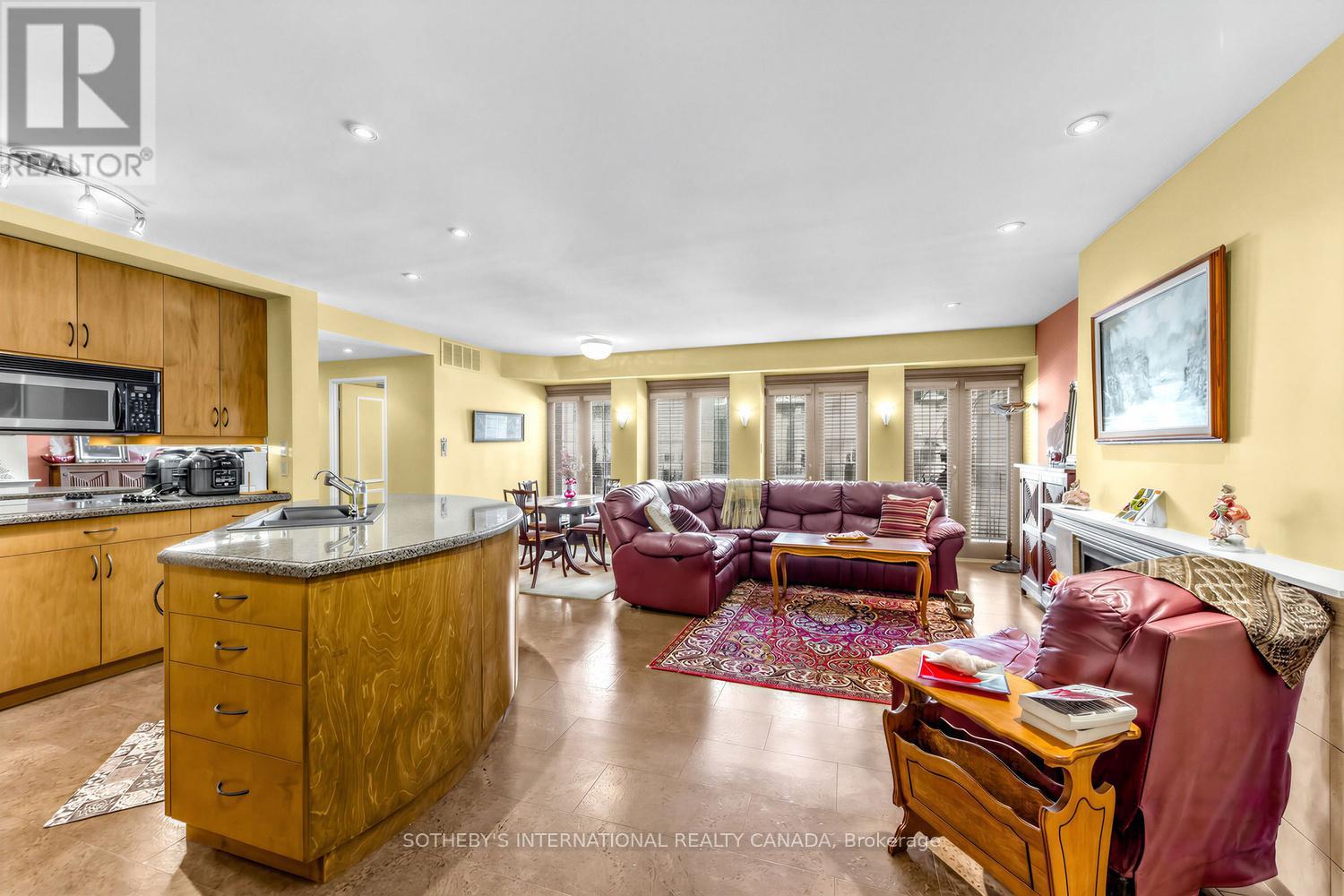 202 - 8 Hawthorn Avenue, Toronto, Ontario  M4W 2Z2 - Photo 5 - C12856242