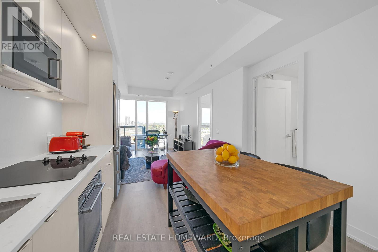 2039 - 20 Inn On The Park Drive, Toronto, Ontario  M3C 0P8 - Photo 7 - C12856384