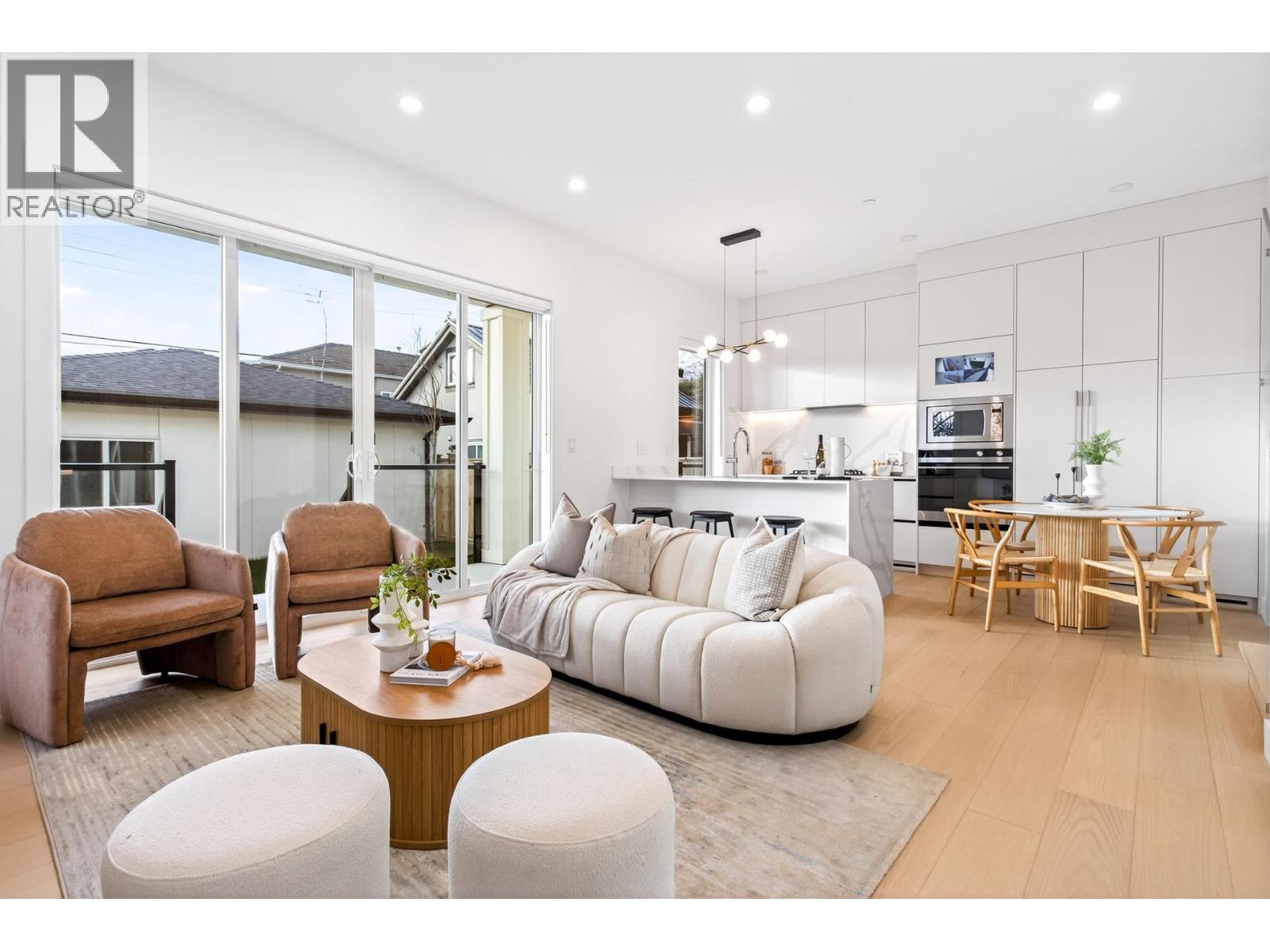 2 6933 Prince Edward Street, Vancouver, British Columbia  V5X 3P2 - Photo 2 - R3097032