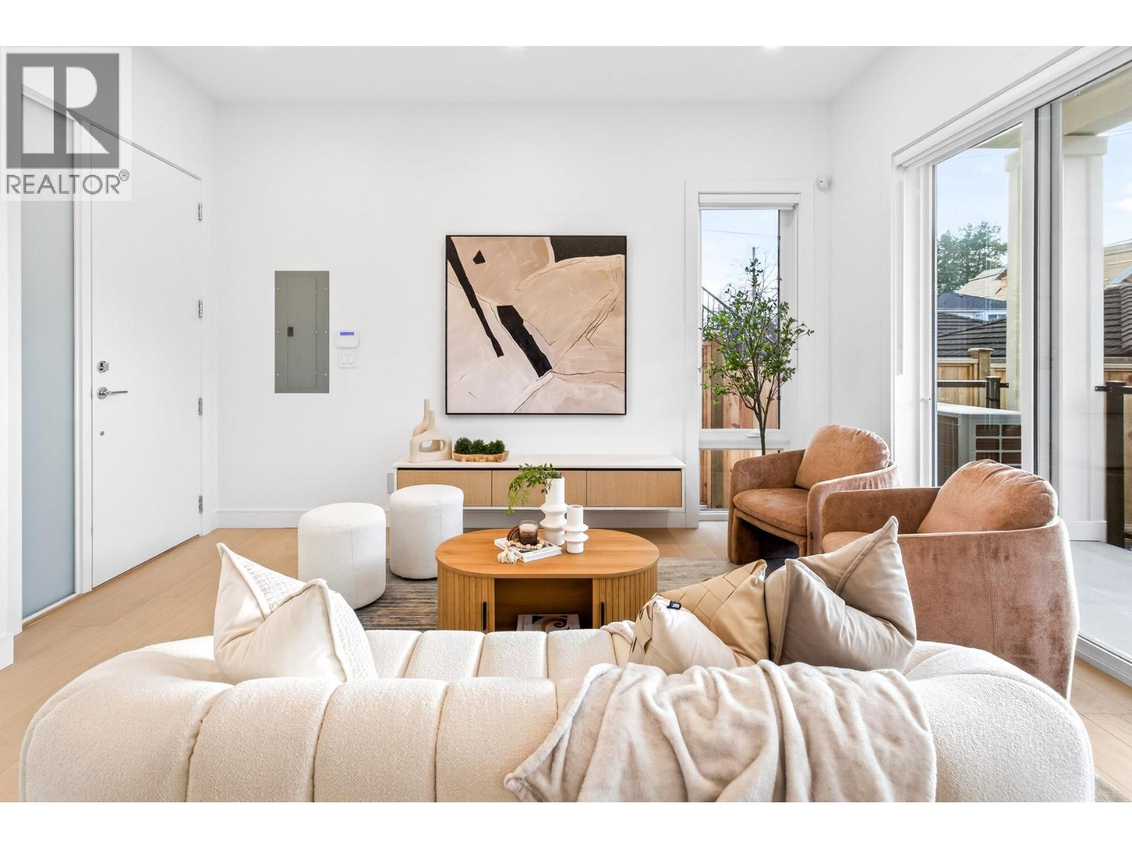 2 6933 Prince Edward Street, Vancouver, British Columbia  V5X 3P2 - Photo 3 - R3097032