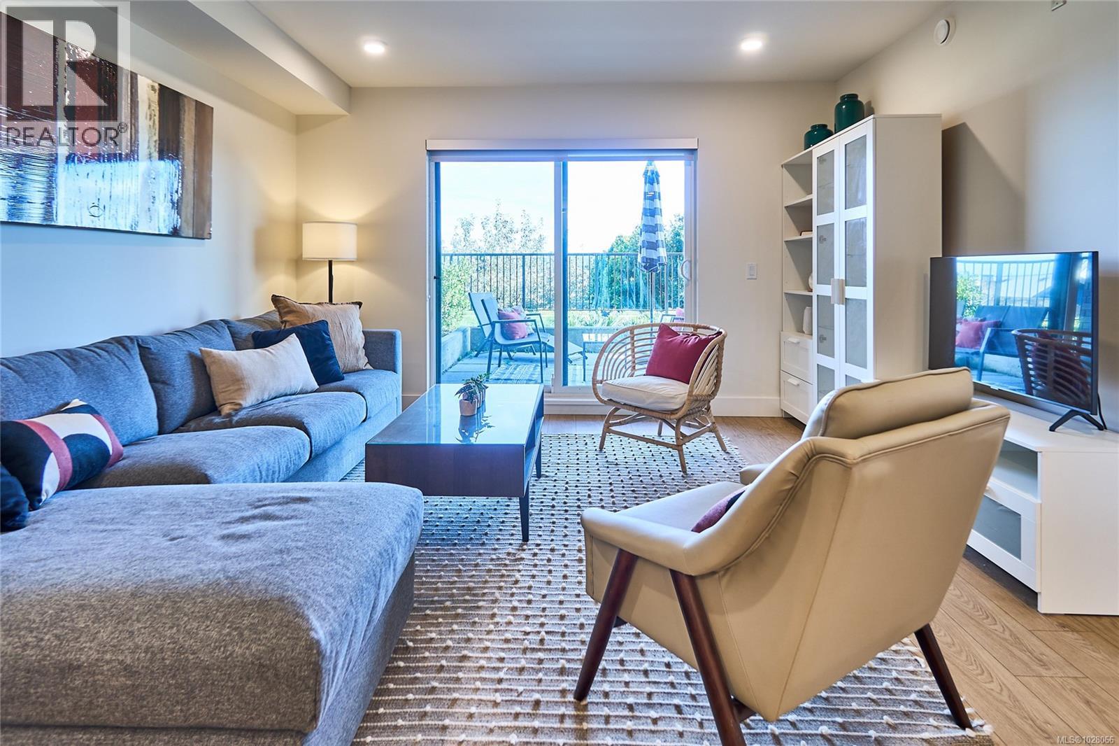 105 45 Haliburton St, Nanaimo, British Columbia  V9R 4V6 - Photo 3 - 1028066