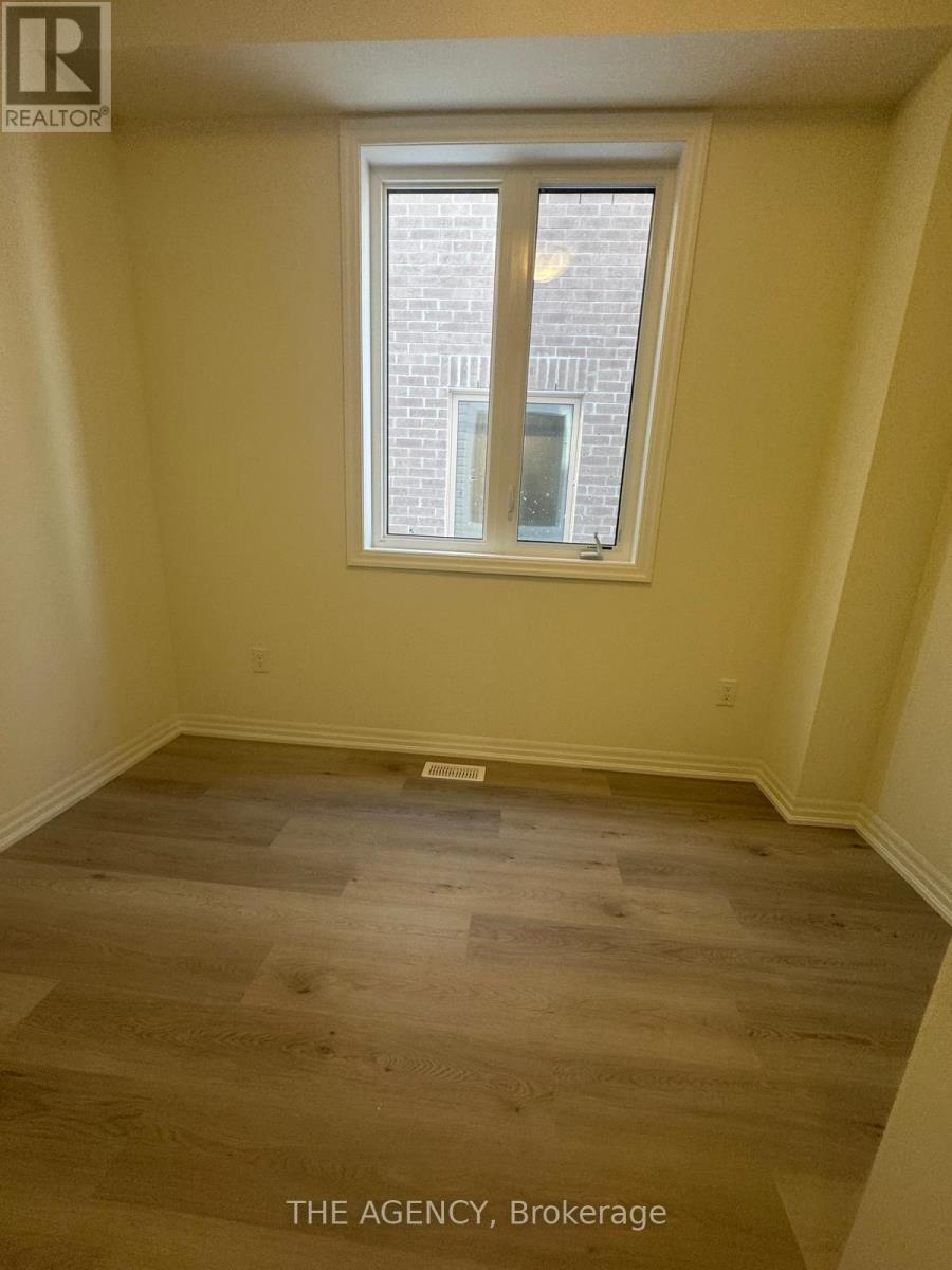 2411 Laurelview Street, Oshawa, Ontario  L1L 0X4 - Photo 4 - E12856160