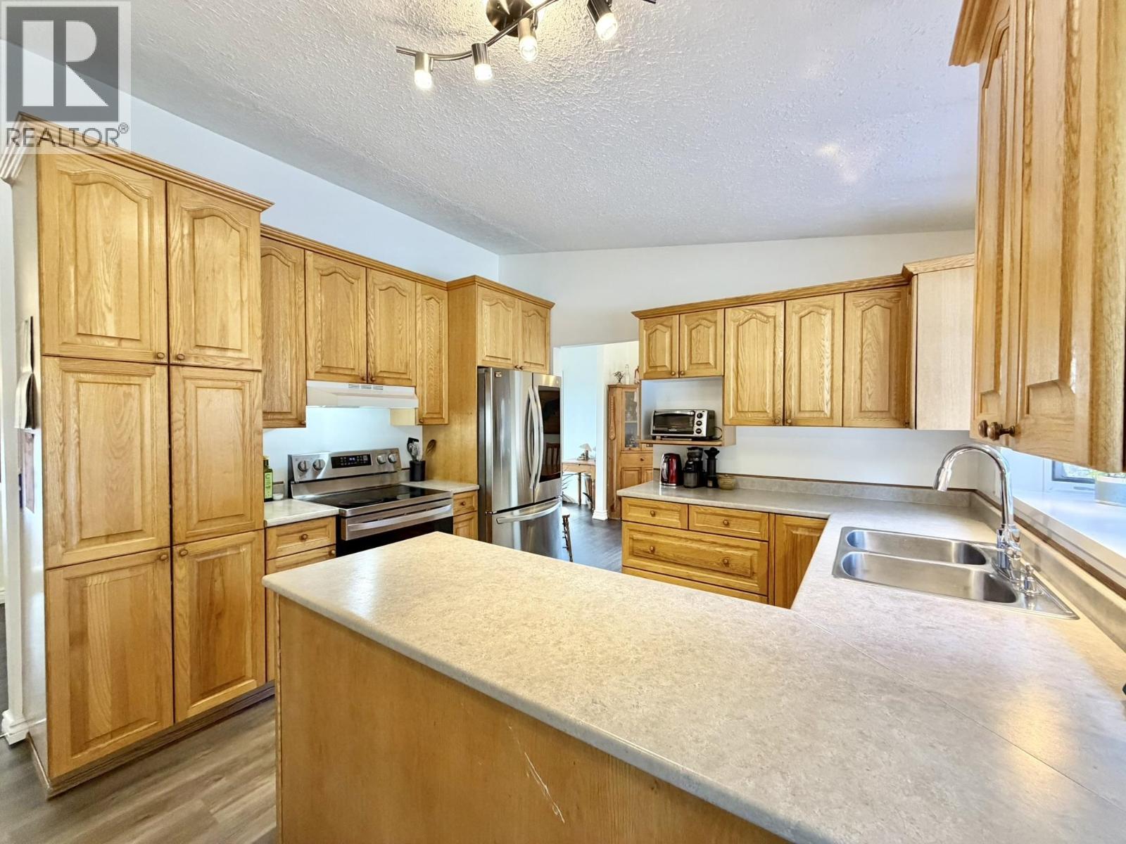 6001 Valleyview Drive, Horse Lake, British Columbia  V0K 2E3 - Photo 11 - R3097078