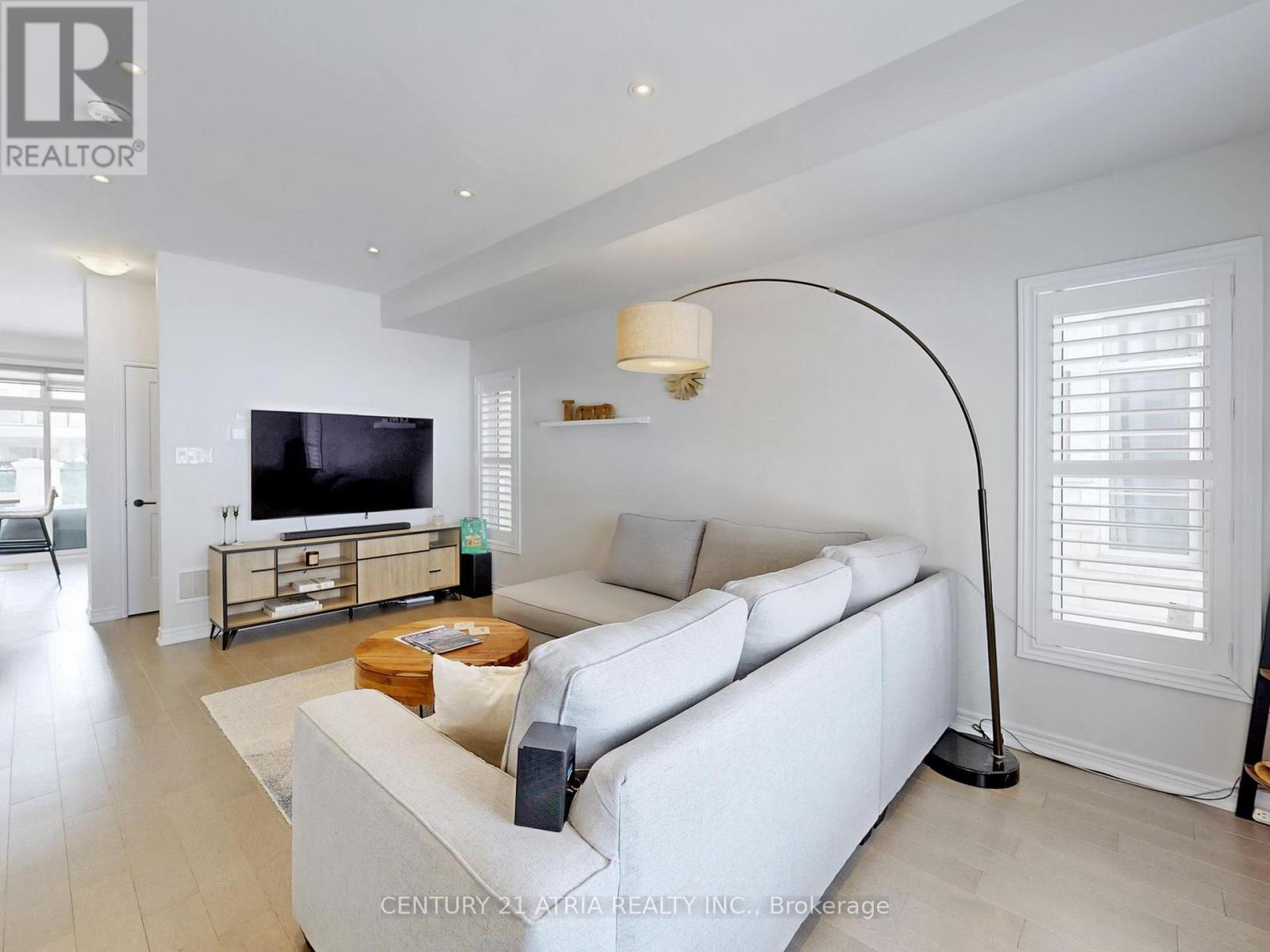 46 Campobello Street, Vaughan, Ontario  L6A 5B3 - Photo 4 - N12856158