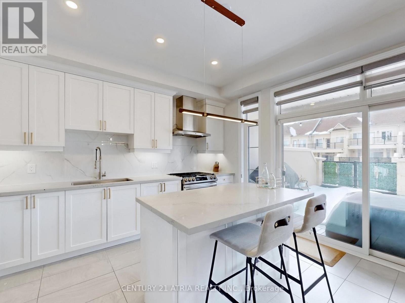 46 Campobello Street, Vaughan, Ontario  L6A 5B3 - Photo 5 - N12856158