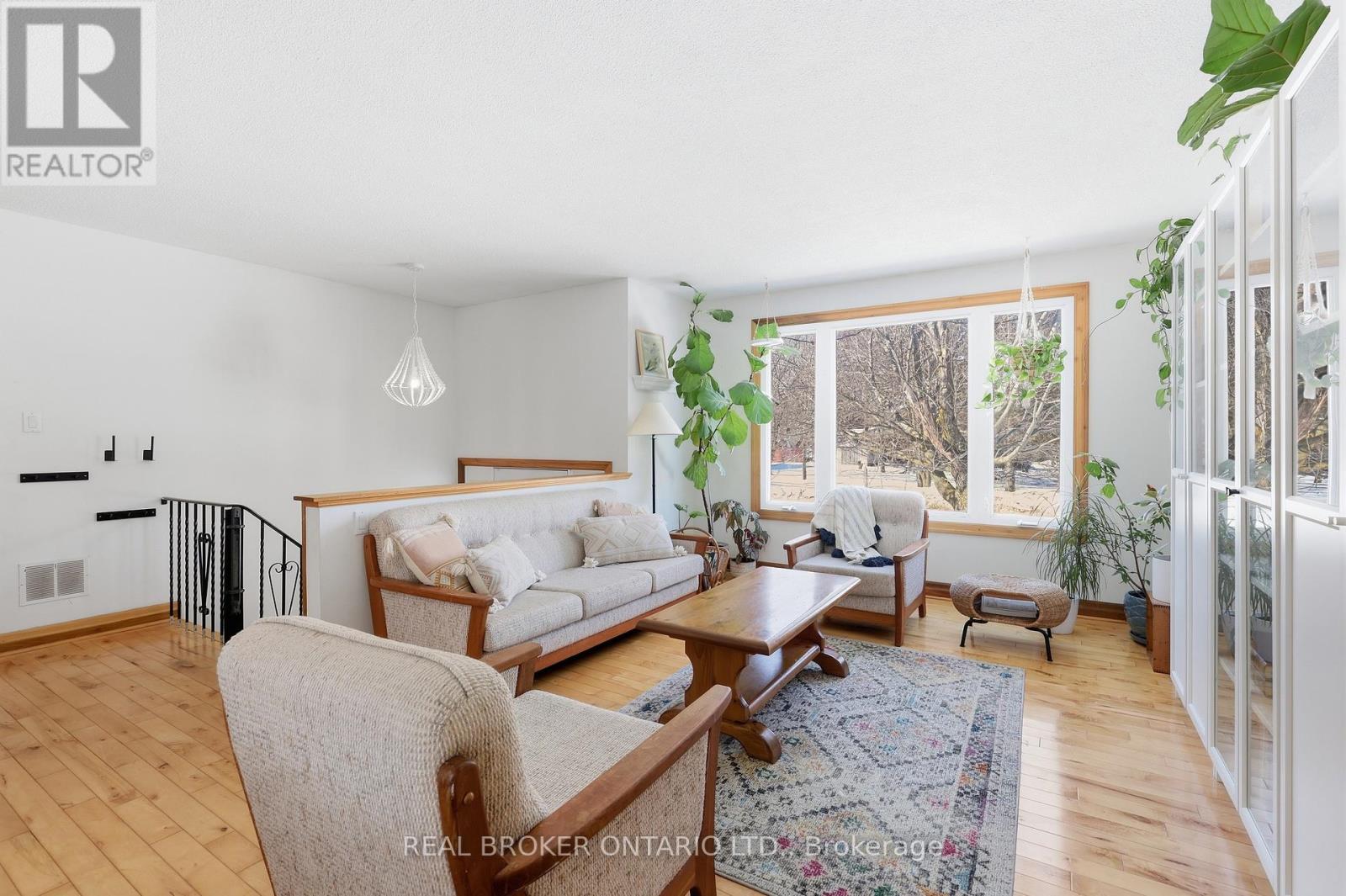 9 Pine Park Boulevard, Adjala-Tosorontio, Ontario  L0M 1J0 - Photo 11 - N12856232