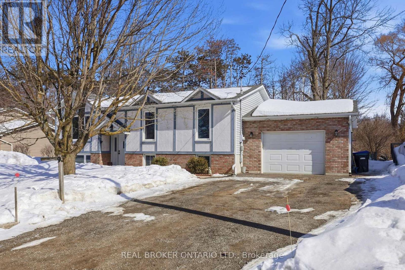 9 Pine Park Boulevard, Adjala-Tosorontio, Ontario  L0M 1J0 - Photo 2 - N12856232
