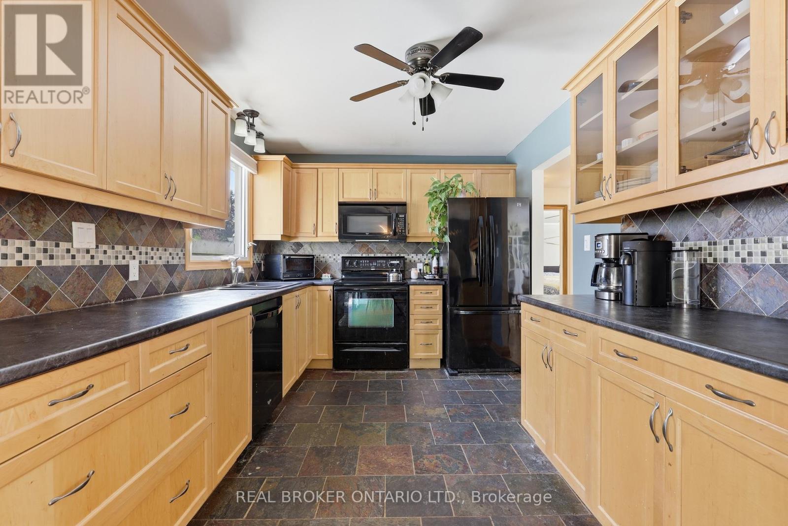 9 Pine Park Boulevard, Adjala-Tosorontio, Ontario  L0M 1J0 - Photo 5 - N12856232