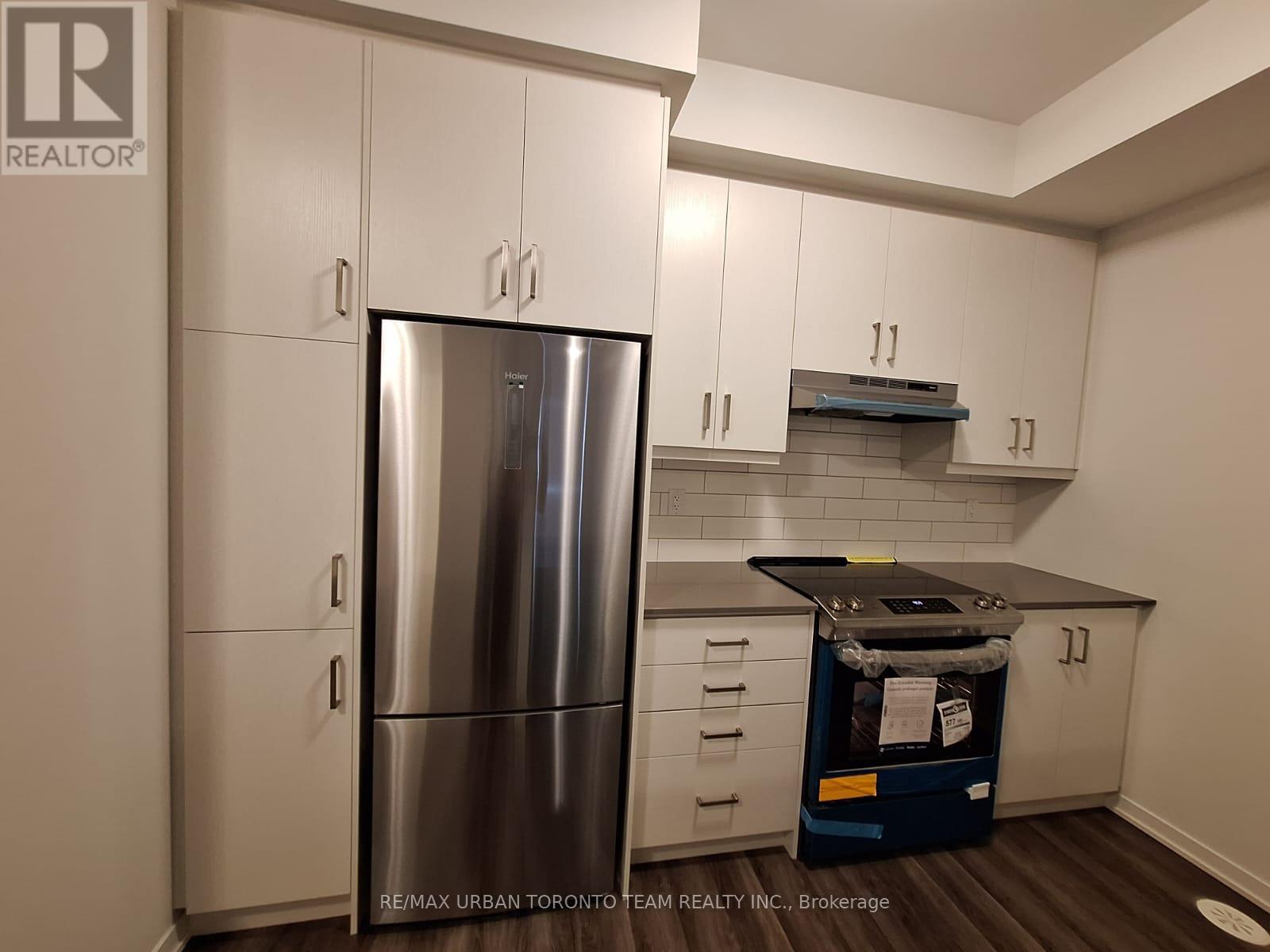 308 - 130 Honeycrisp Crescent, Vaughan, Ontario  L4K 0N6 - Photo 6 - N12856234