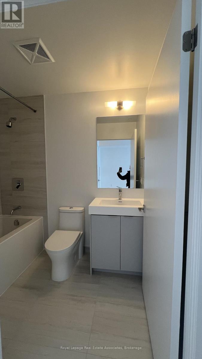 521 - 498 Caldari Road, Vaughan, Ontario  L4K 0R6 - Photo 11 - N12856260