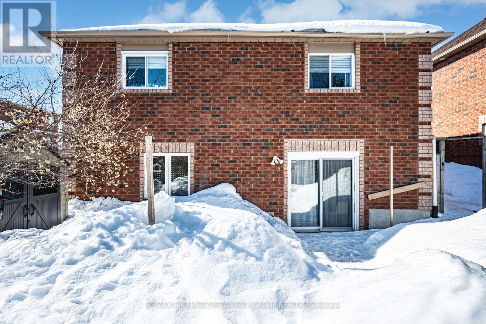 76 Stanley Street, Barrie, Ontario  L4M 6V5 - Photo 2 - S12856398