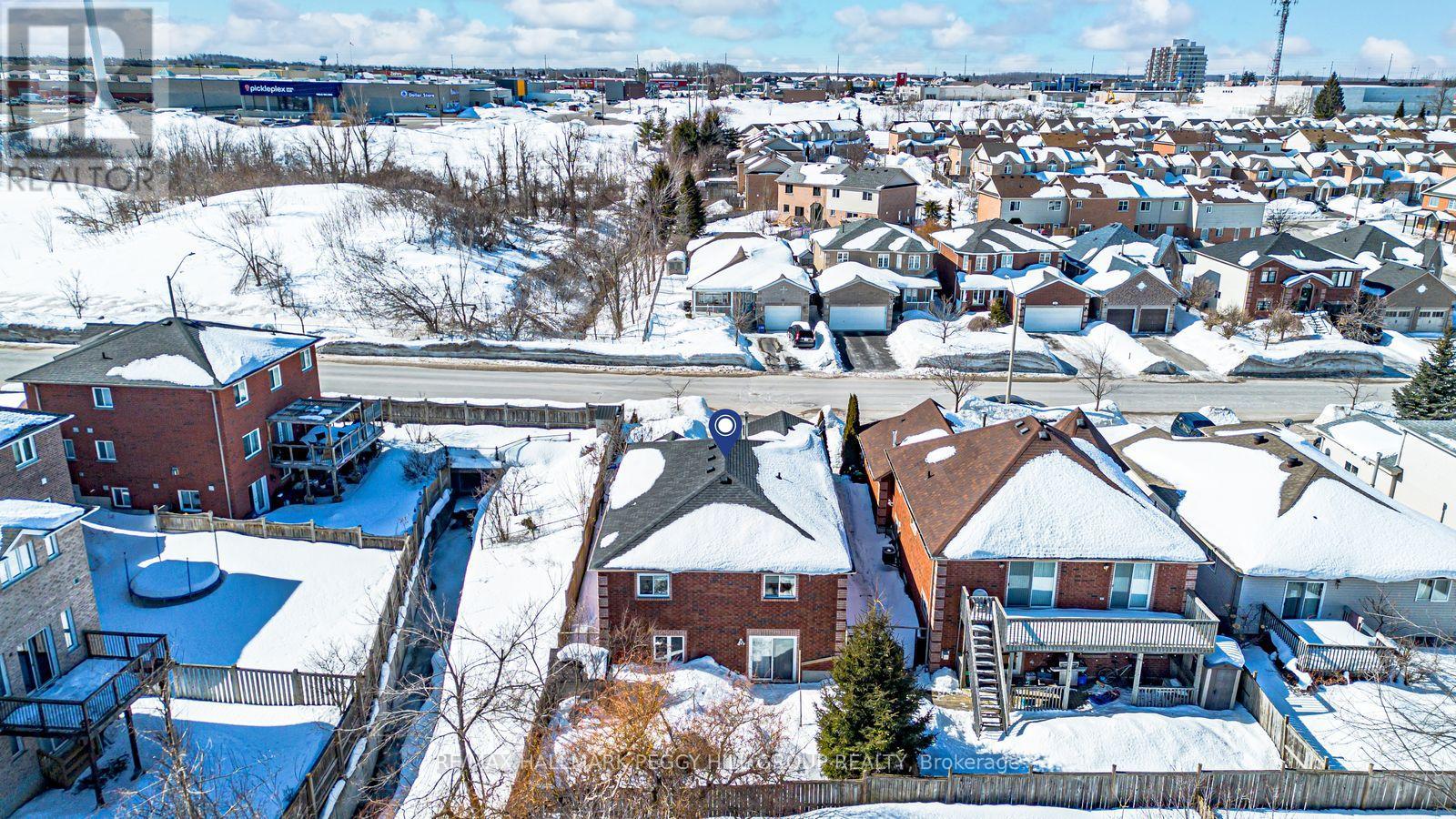 76 Stanley Street, Barrie, Ontario  L4M 6V5 - Photo 3 - S12856398