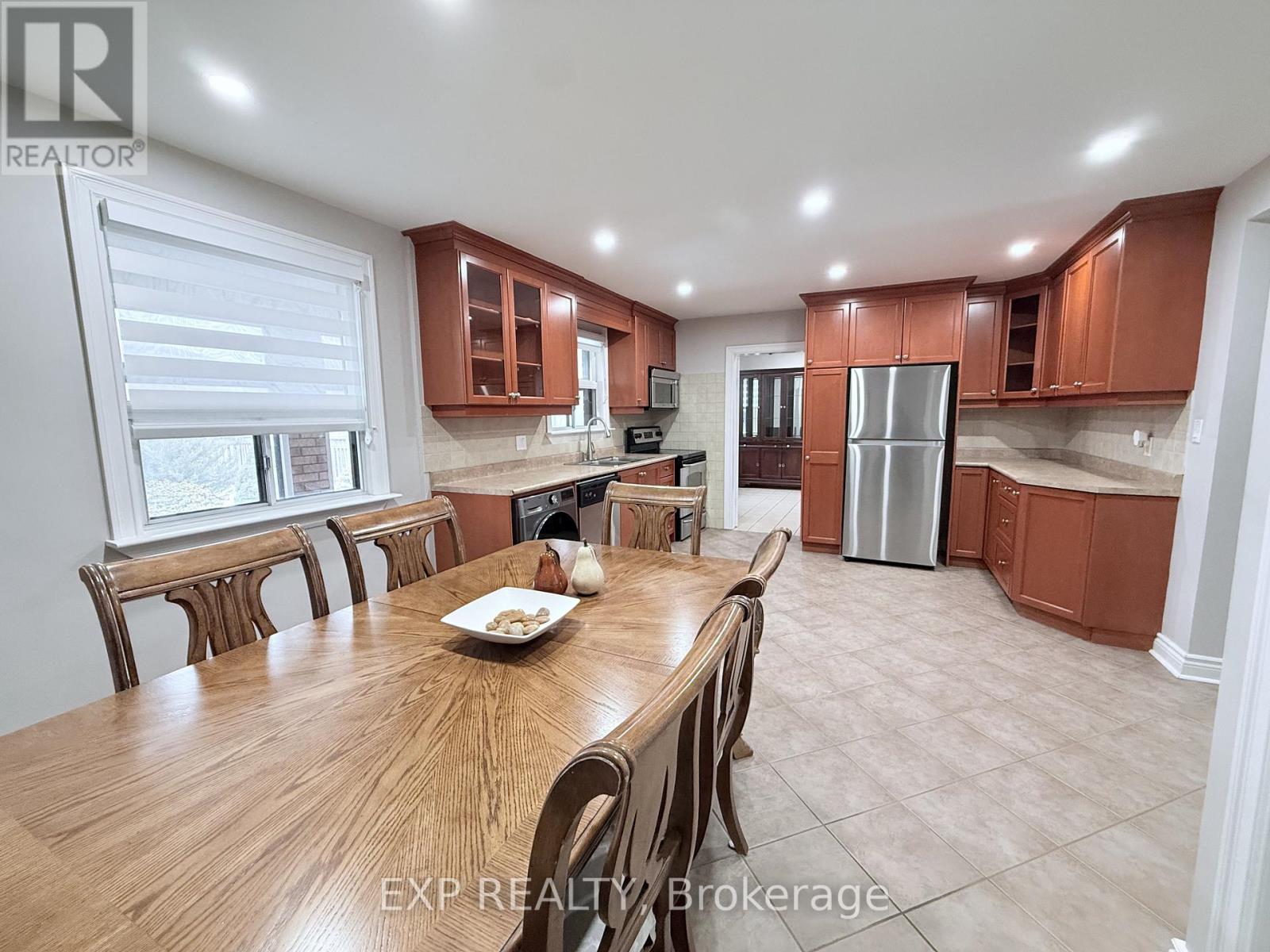 65 Beckett Avenue, Toronto, Ontario  M6L 2B3 - Photo 10 - W12856178