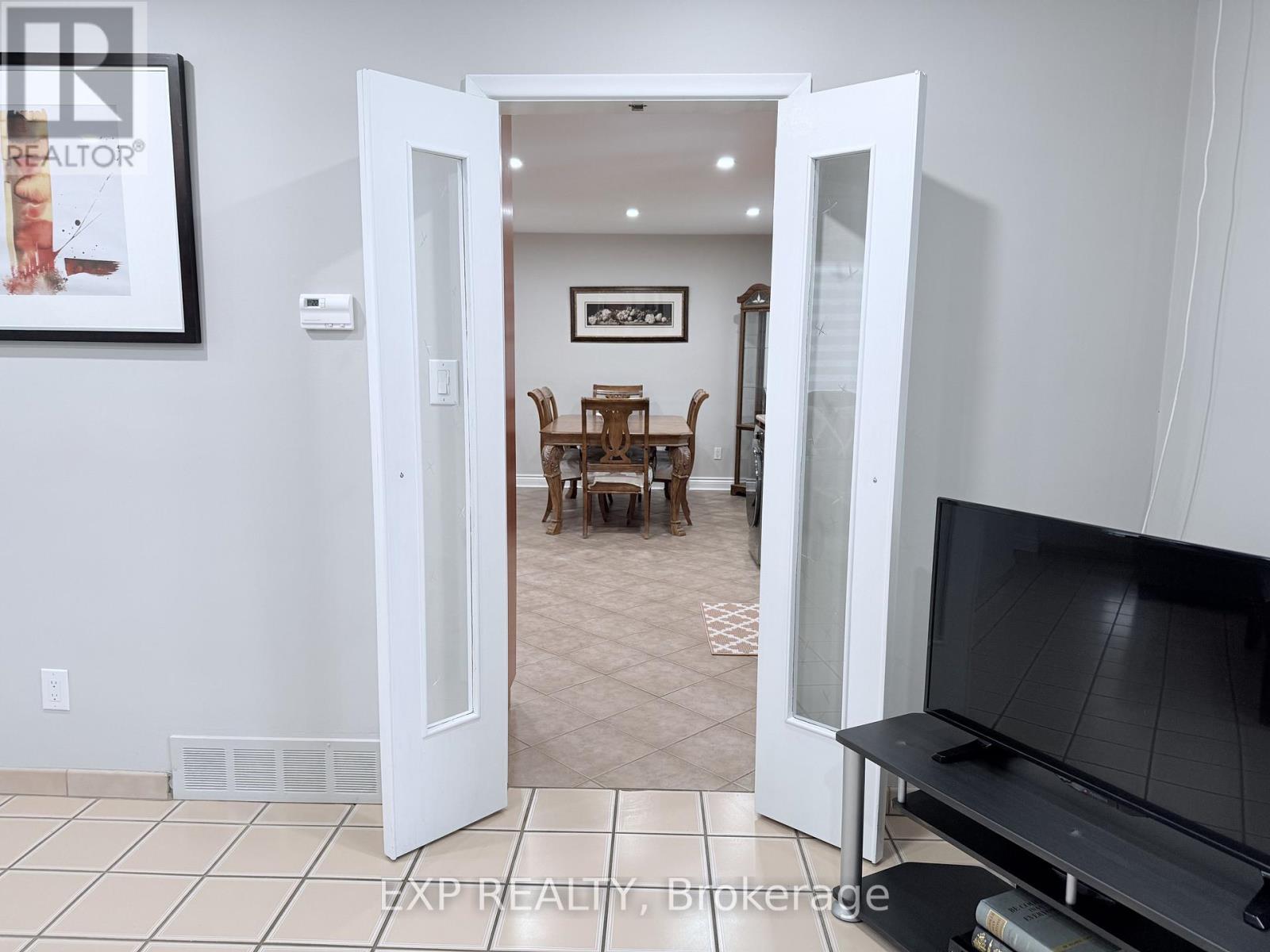 65 Beckett Avenue, Toronto, Ontario  M6L 2B3 - Photo 12 - W12856178