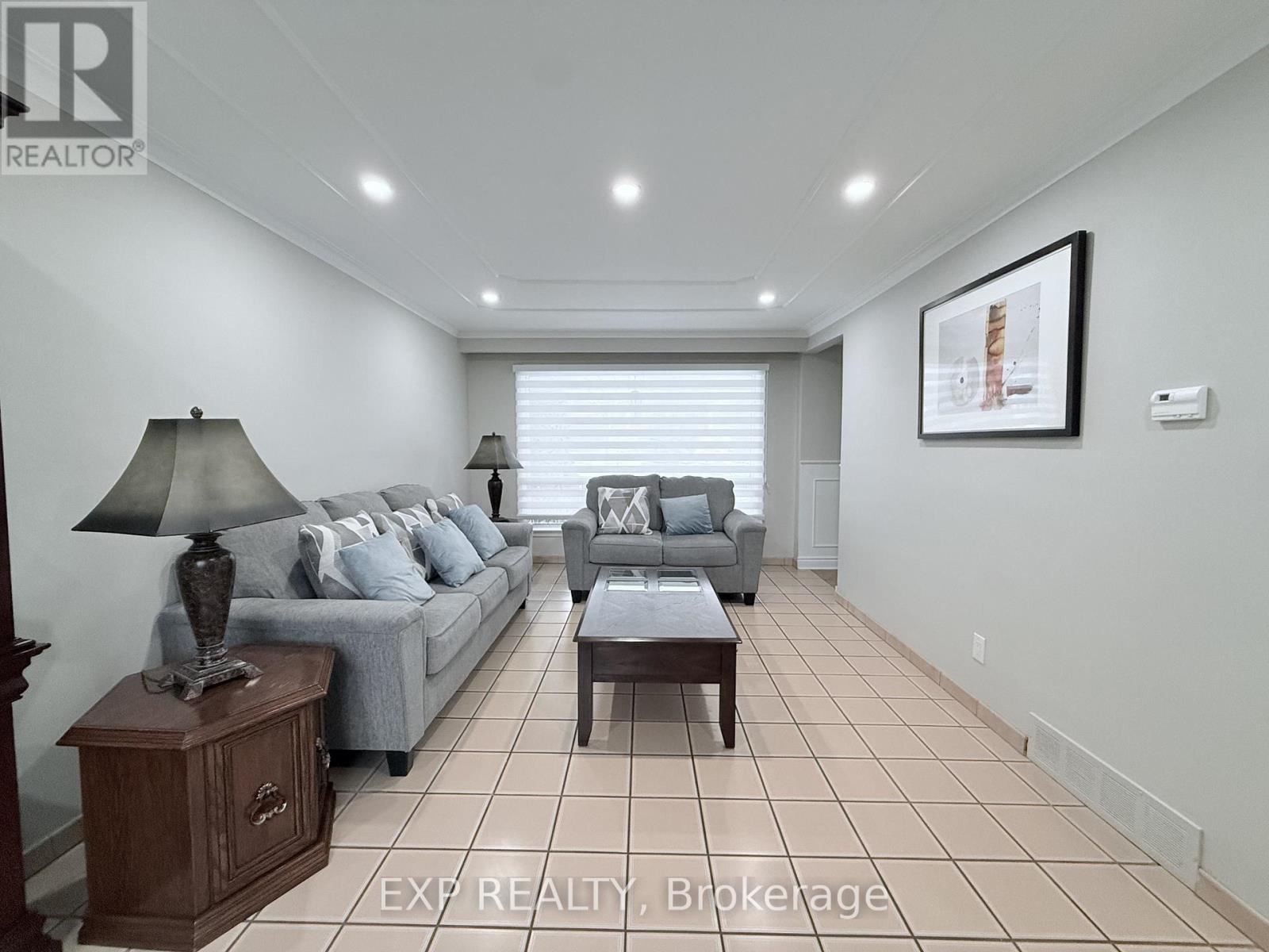 65 Beckett Avenue, Toronto, Ontario  M6L 2B3 - Photo 14 - W12856178