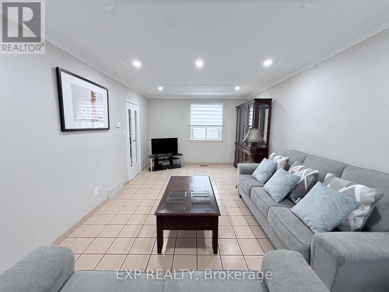 65 Beckett Avenue, Toronto, Ontario  M6L 2B3 - Photo 16 - W12856178
