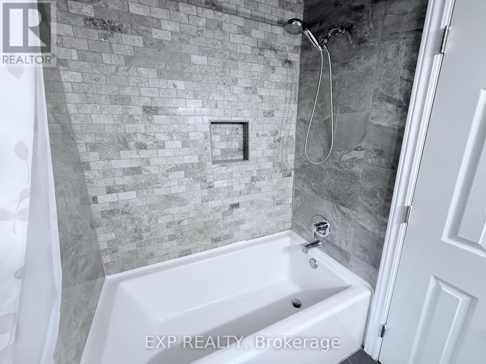 65 Beckett Avenue, Toronto, Ontario  M6L 2B3 - Photo 30 - W12856178