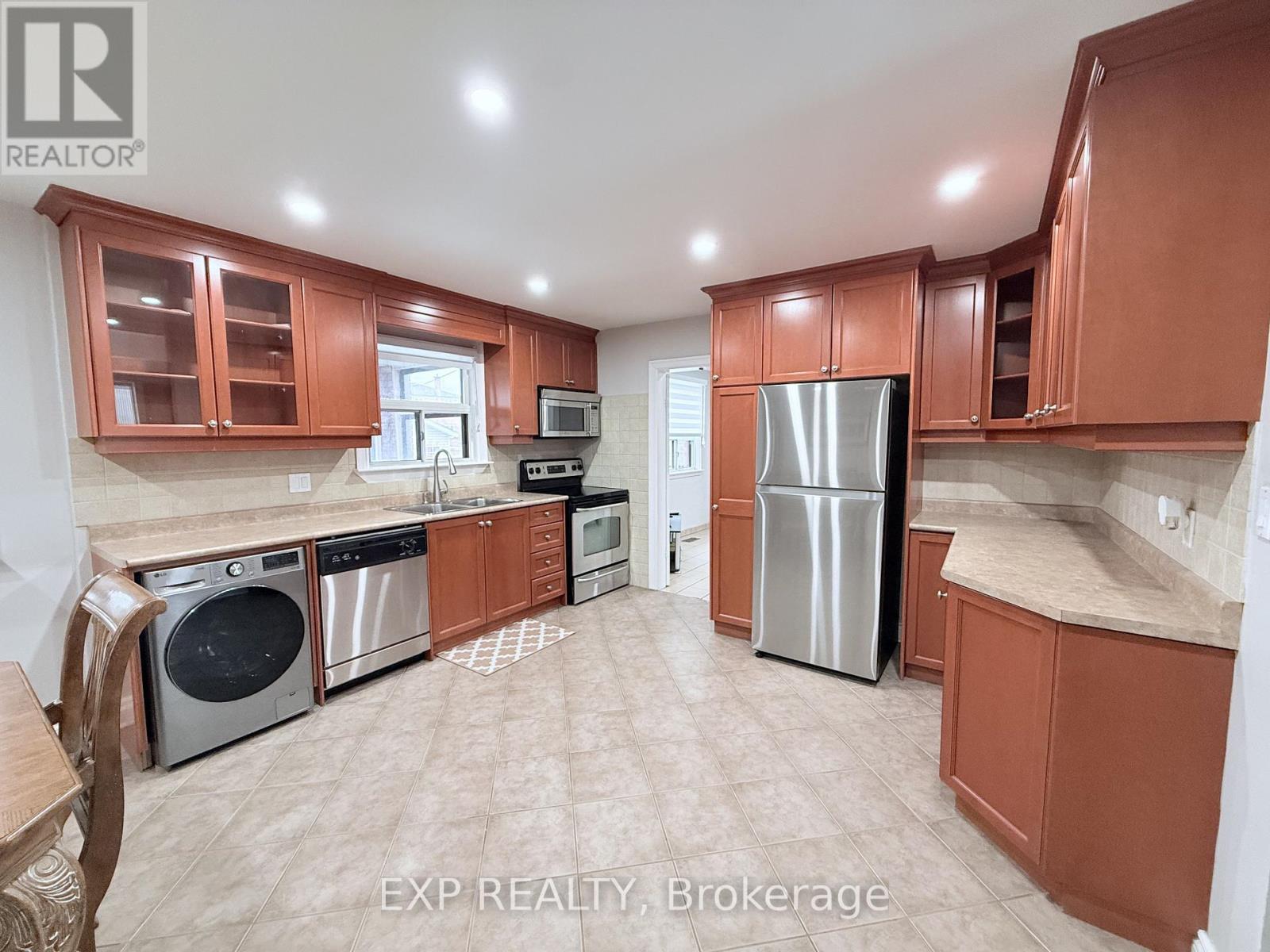 65 Beckett Avenue, Toronto, Ontario  M6L 2B3 - Photo 5 - W12856178