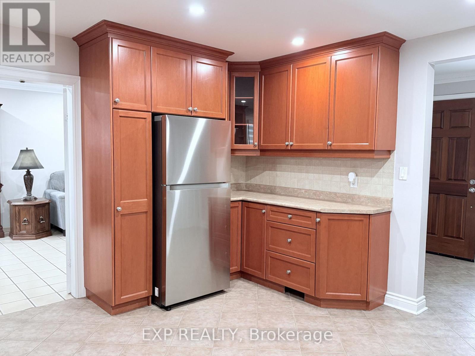 65 Beckett Avenue, Toronto, Ontario  M6L 2B3 - Photo 7 - W12856178