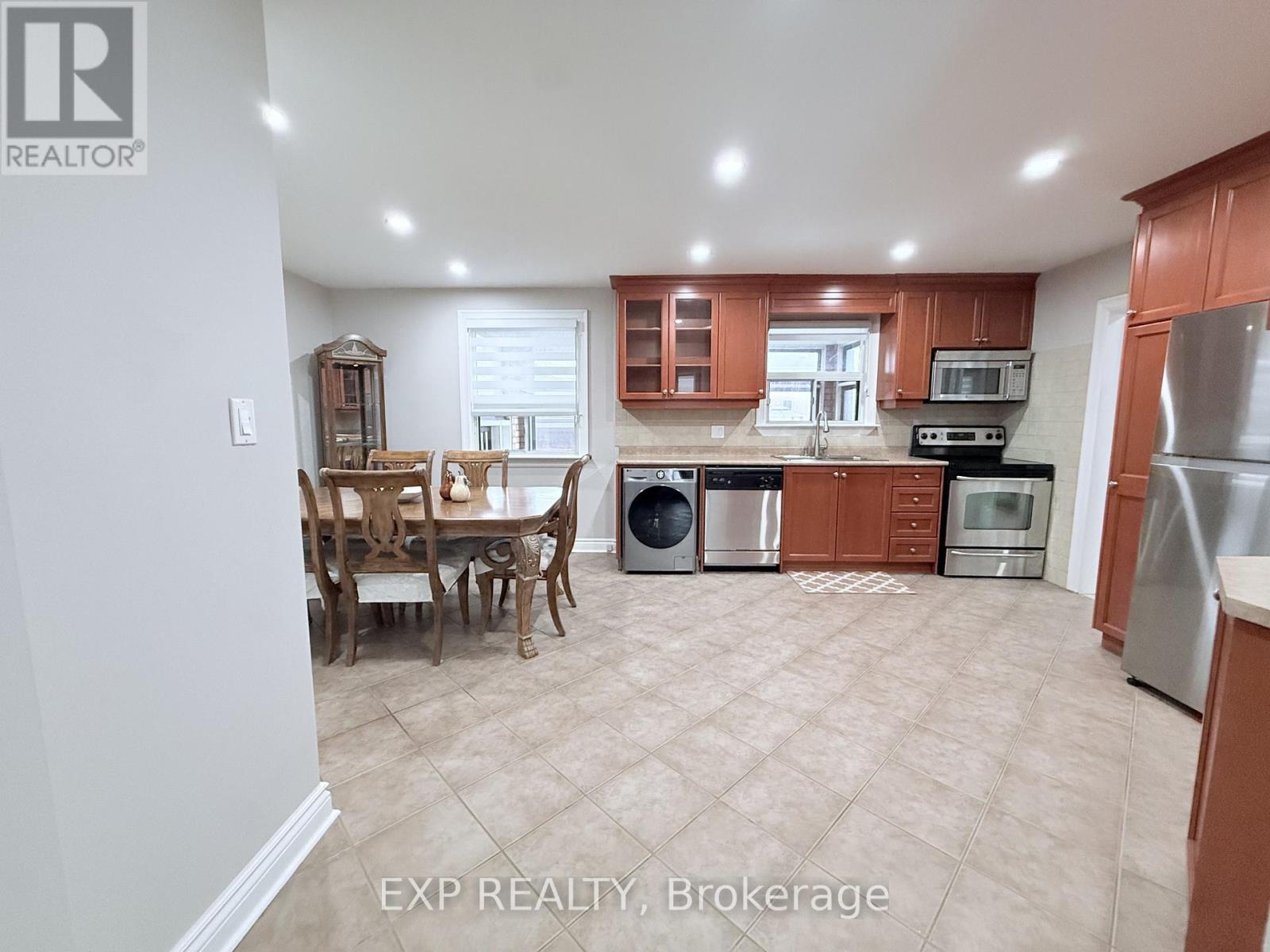 65 Beckett Avenue, Toronto, Ontario  M6L 2B3 - Photo 9 - W12856178