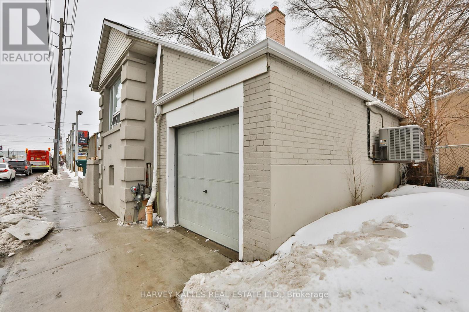 1239 Jane Street, Toronto, Ontario  M6M 4X9 - Photo 35 - W12856228