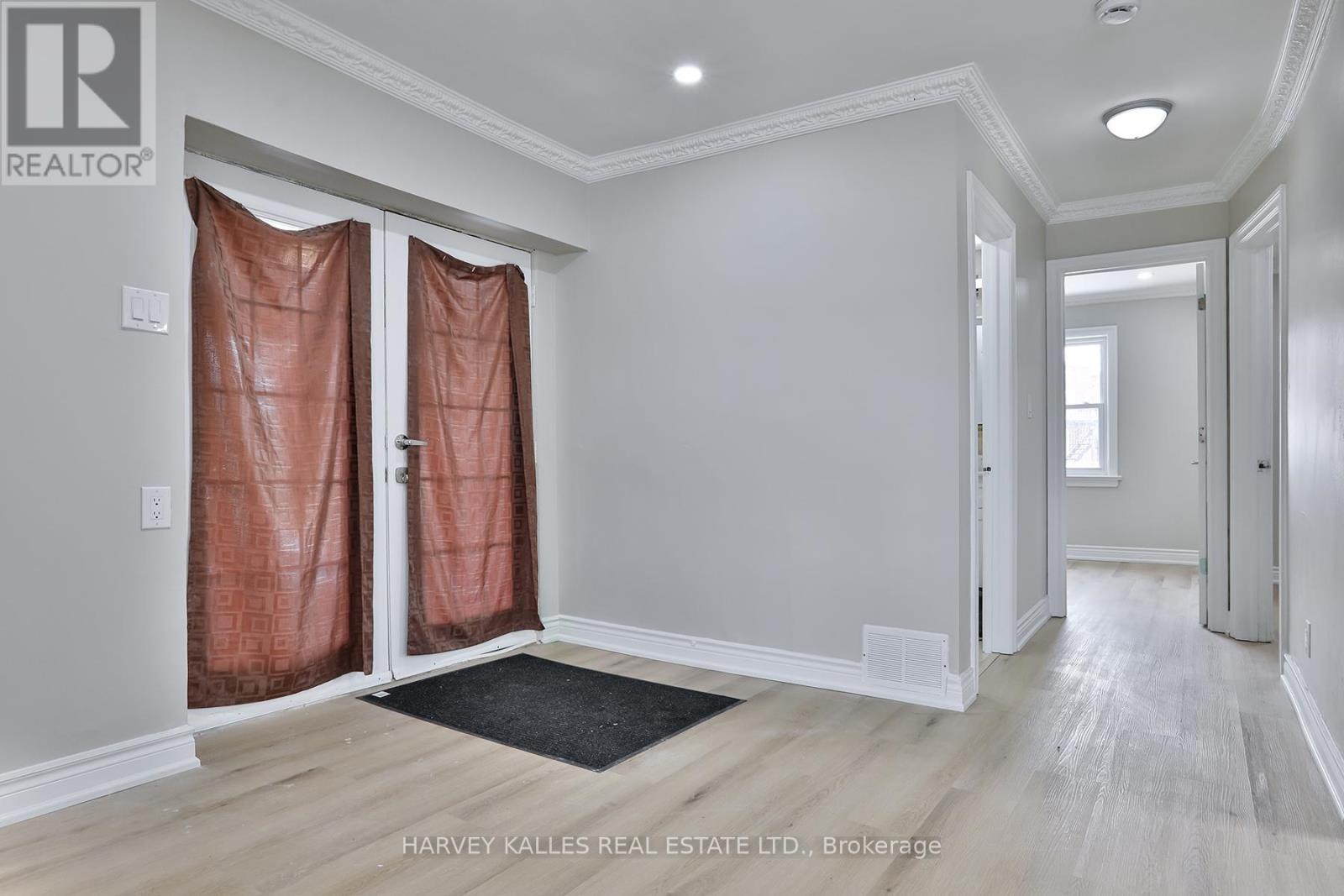 1239 Jane Street, Toronto, Ontario  M6M 4X9 - Photo 4 - W12856228