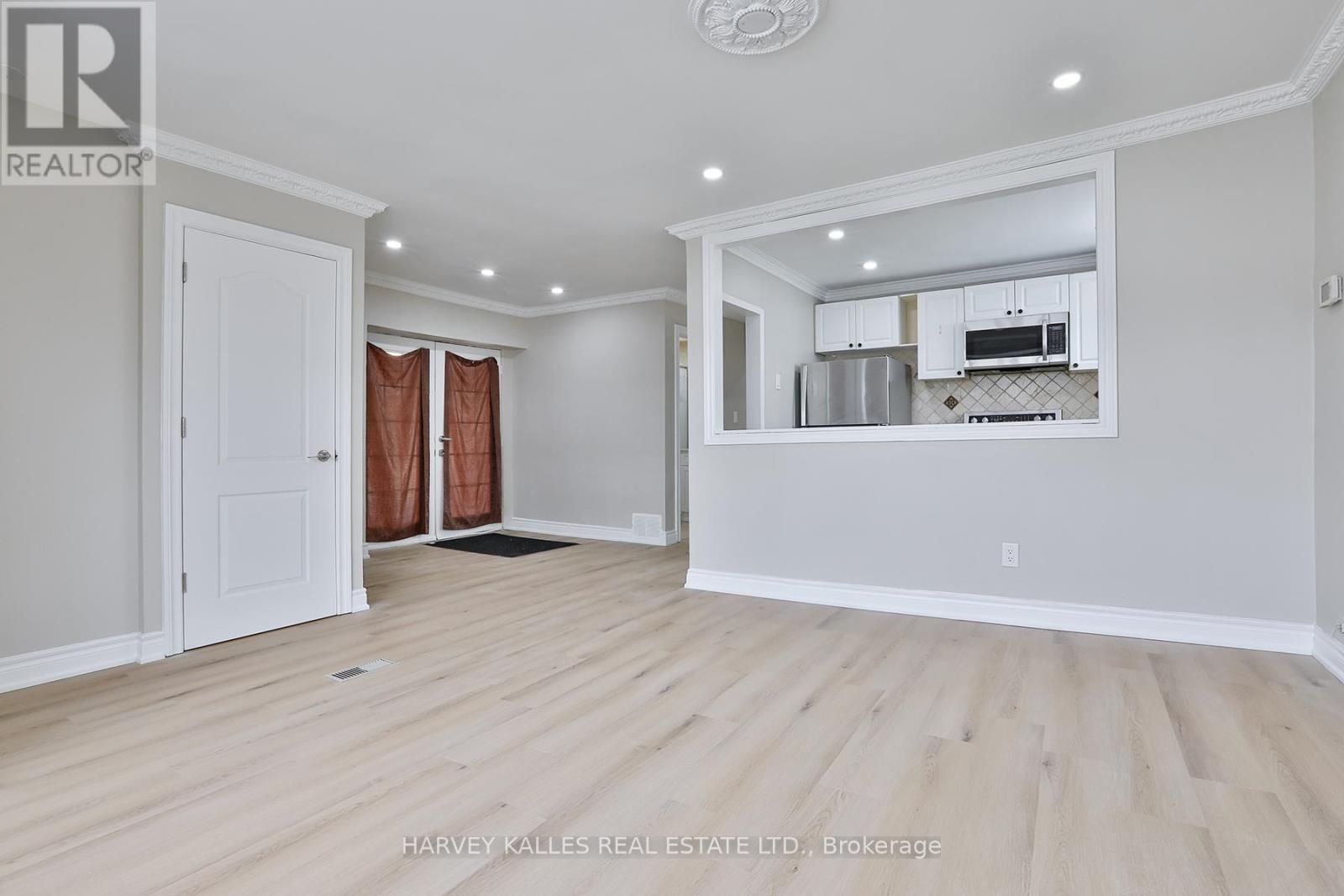 1239 Jane Street, Toronto, Ontario  M6M 4X9 - Photo 5 - W12856228