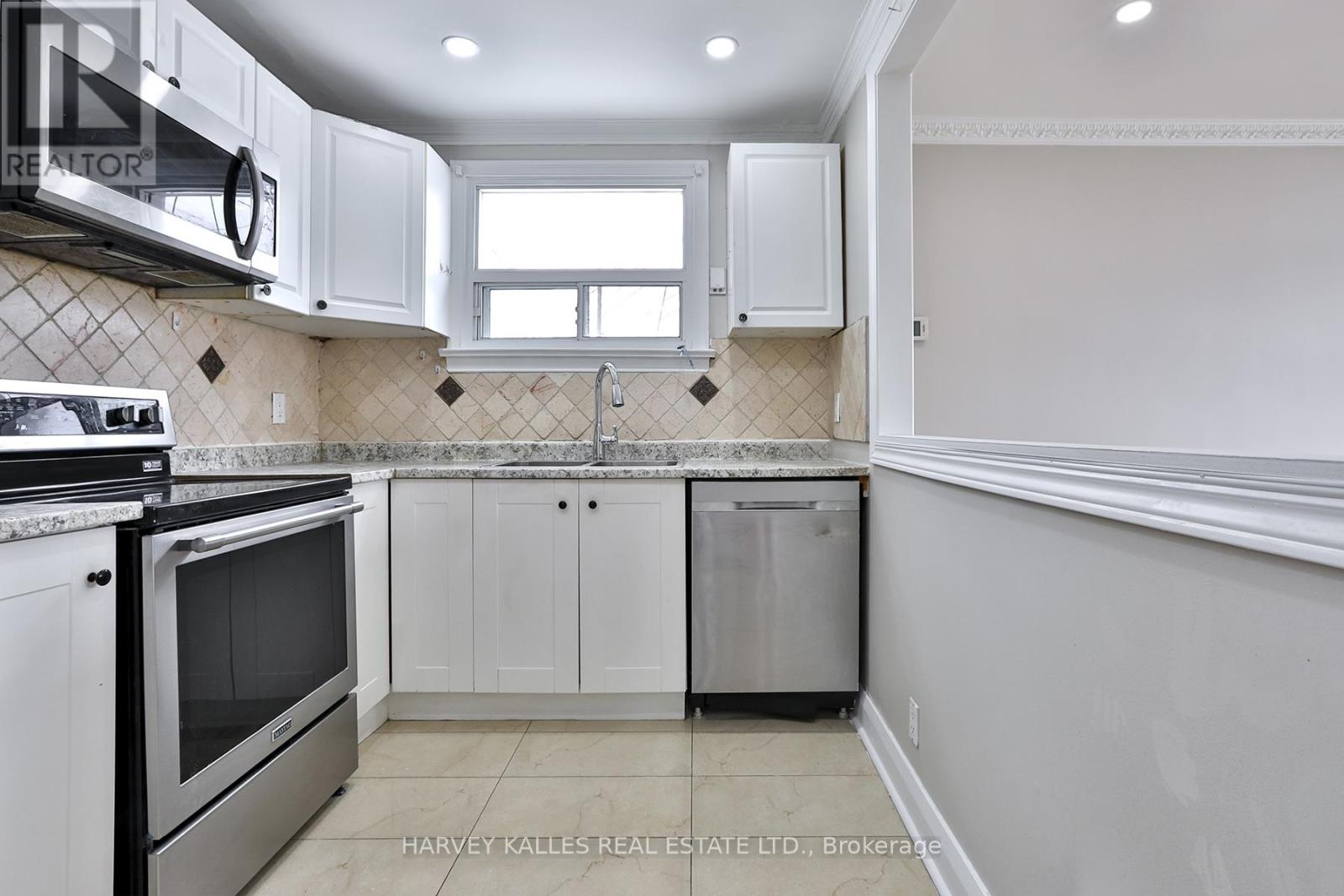 1239 Jane Street, Toronto, Ontario  M6M 4X9 - Photo 9 - W12856228