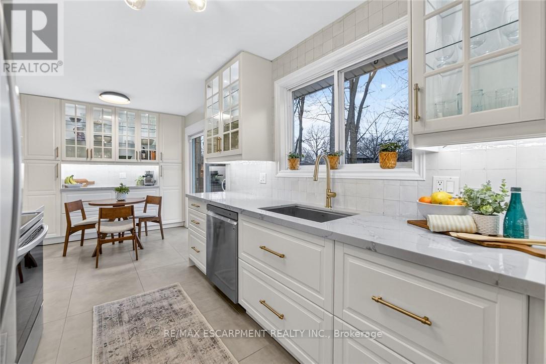 479 Pinedale Avenue, Burlington (Appleby), Ontario  L7L 3W3 - Photo 13 - W12856254