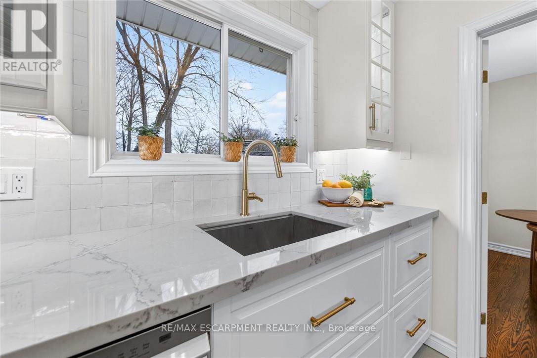 479 Pinedale Avenue, Burlington (Appleby), Ontario  L7L 3W3 - Photo 16 - W12856254