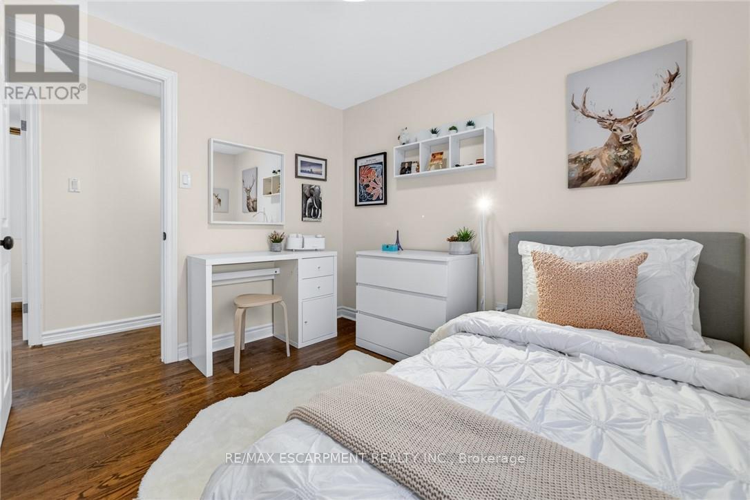 479 Pinedale Avenue, Burlington (Appleby), Ontario  L7L 3W3 - Photo 28 - W12856254