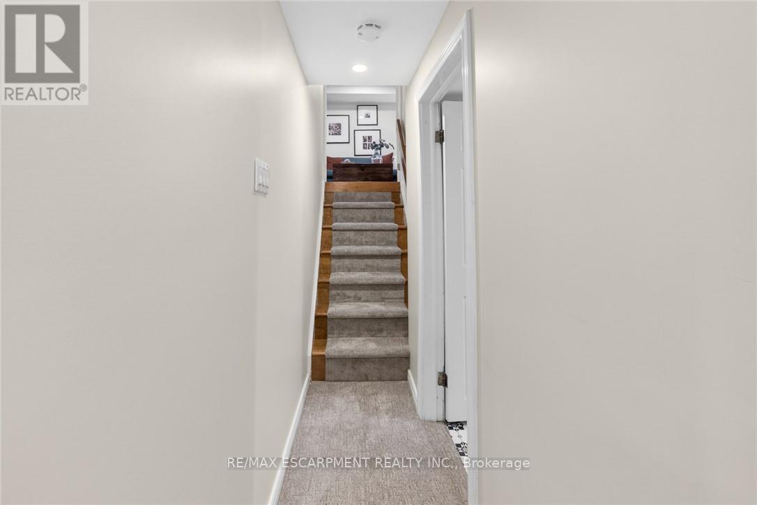 479 Pinedale Avenue, Burlington (Appleby), Ontario  L7L 3W3 - Photo 33 - W12856254