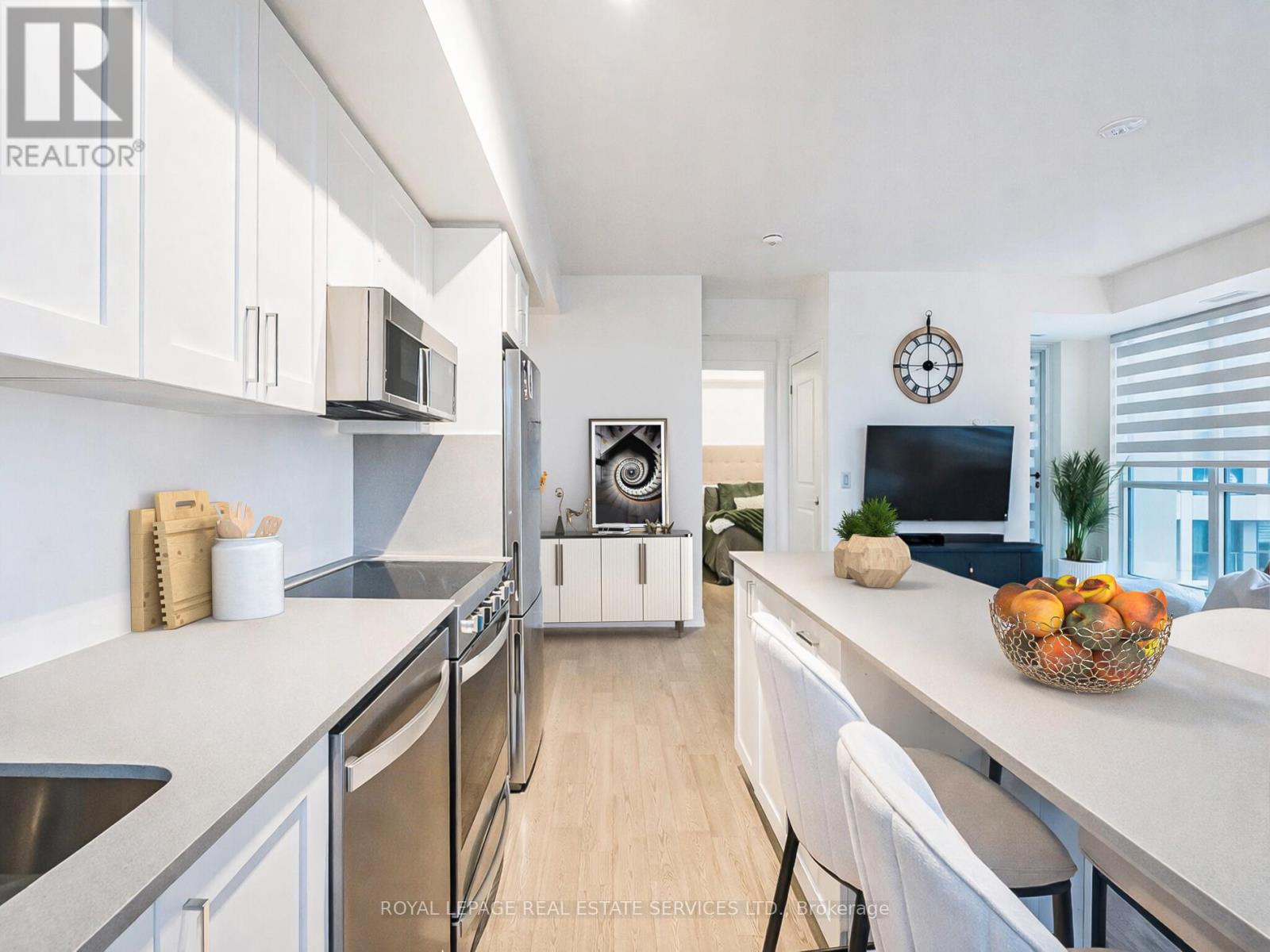 303 - 1063 Douglas Mccurdy Common, Mississauga (Lakeview), Ontario  L5G 0C5 - Photo 2 - W12856320