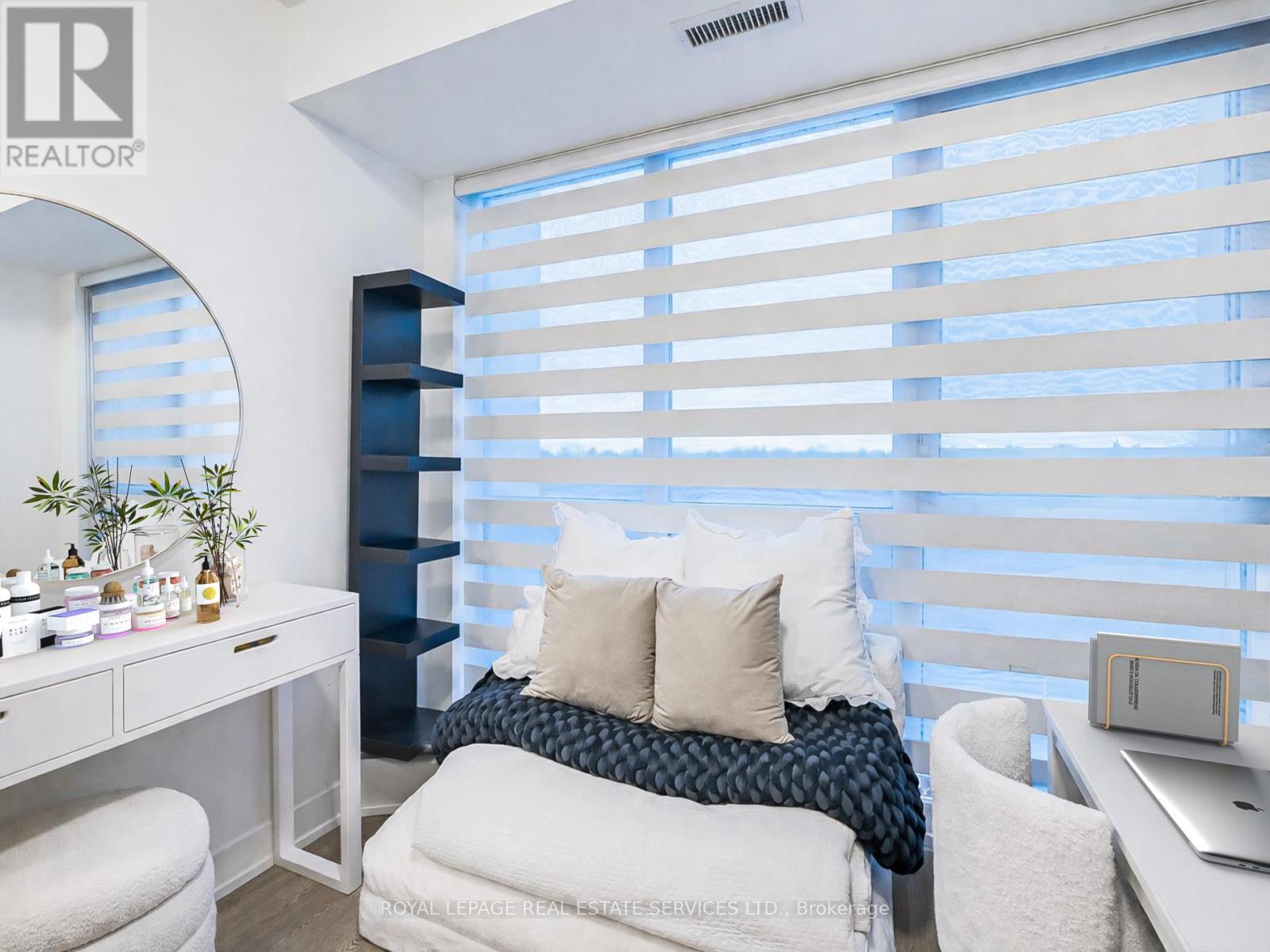 303 - 1063 Douglas Mccurdy Common, Mississauga (Lakeview), Ontario  L5G 0C5 - Photo 3 - W12856320