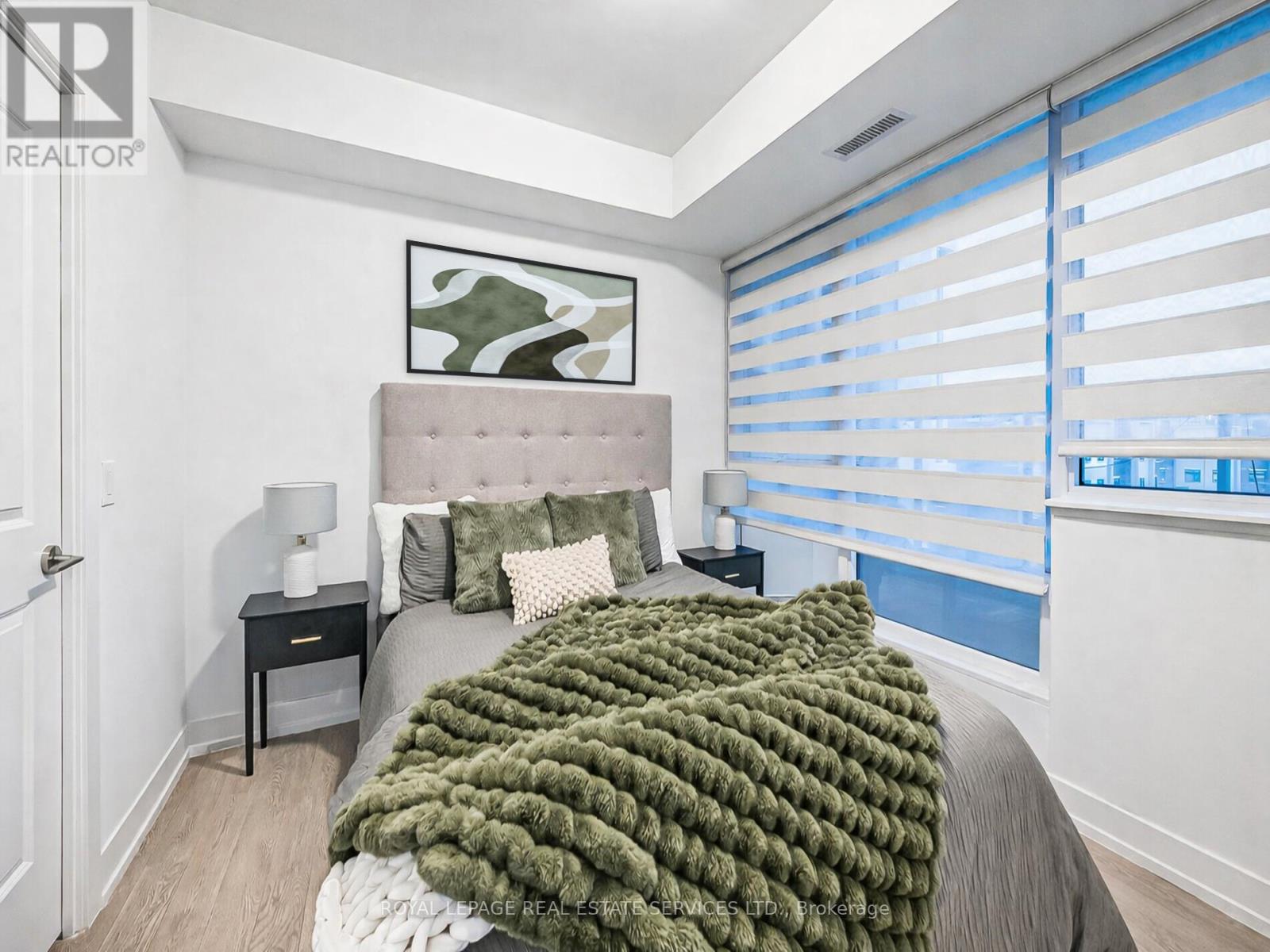 303 - 1063 Douglas Mccurdy Common, Mississauga (Lakeview), Ontario  L5G 0C5 - Photo 4 - W12856320