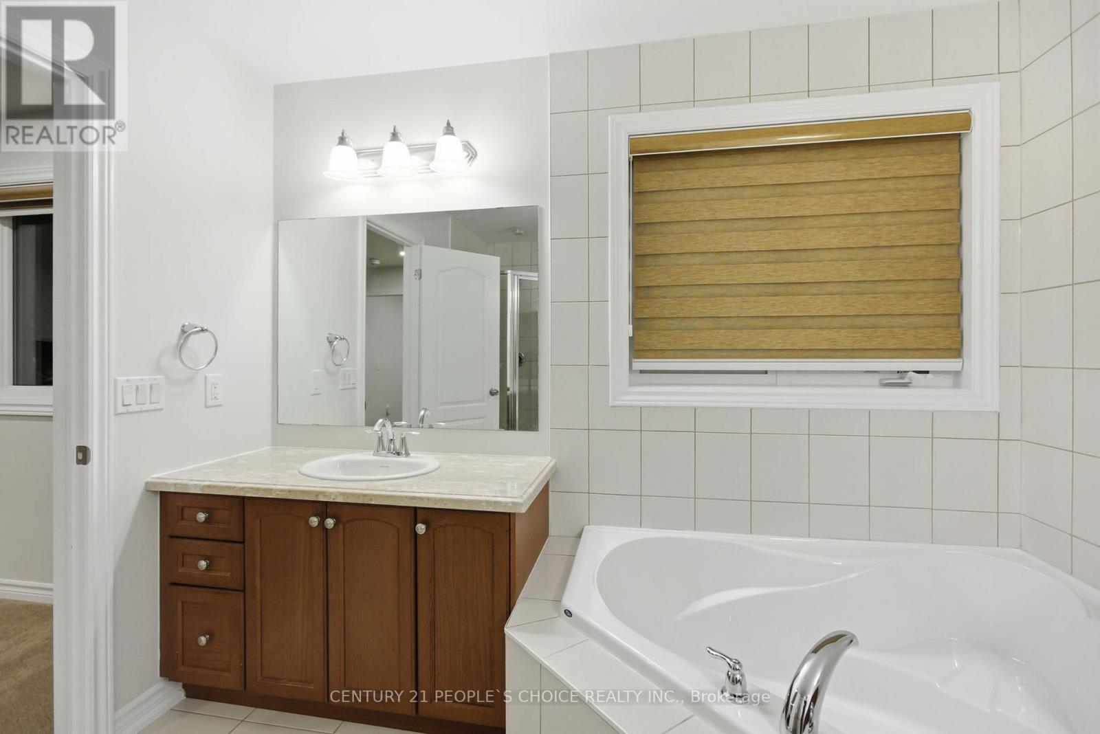 188 Bonnieglen Farm Boulevard, Caledon, Ontario  L7C 4C1 - Photo 15 - W12856322