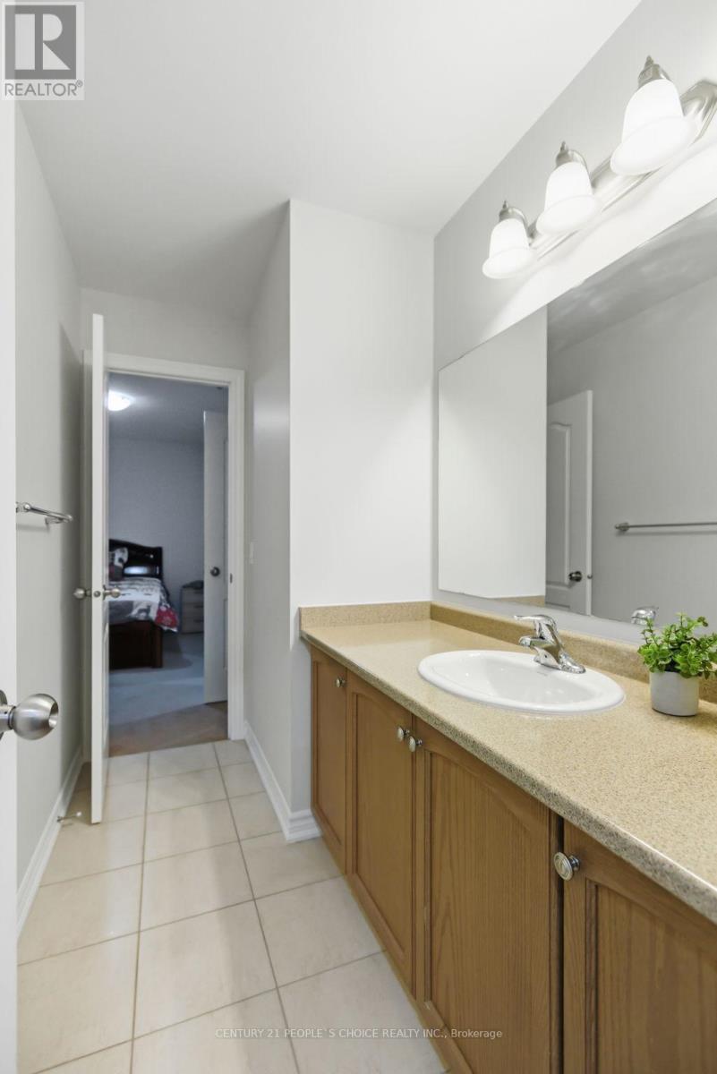 188 Bonnieglen Farm Boulevard, Caledon, Ontario  L7C 4C1 - Photo 17 - W12856322