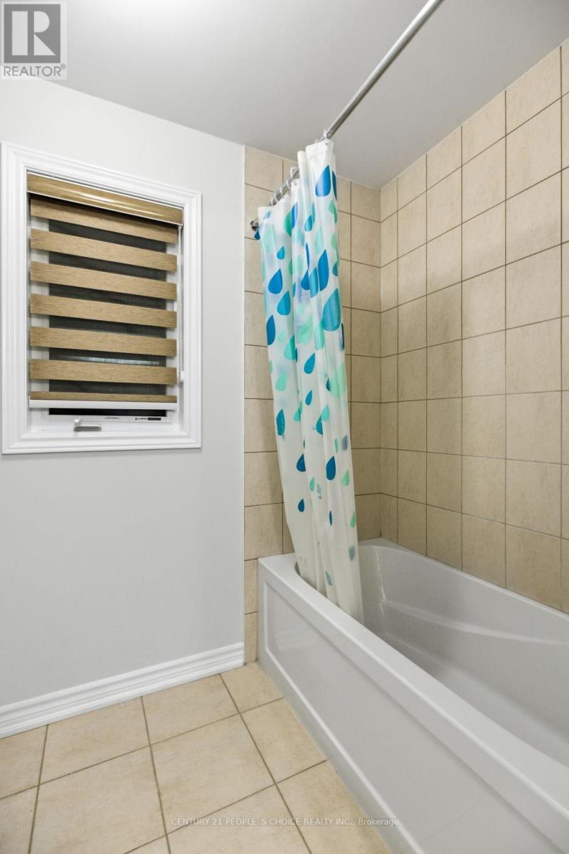 188 Bonnieglen Farm Boulevard, Caledon, Ontario  L7C 4C1 - Photo 18 - W12856322