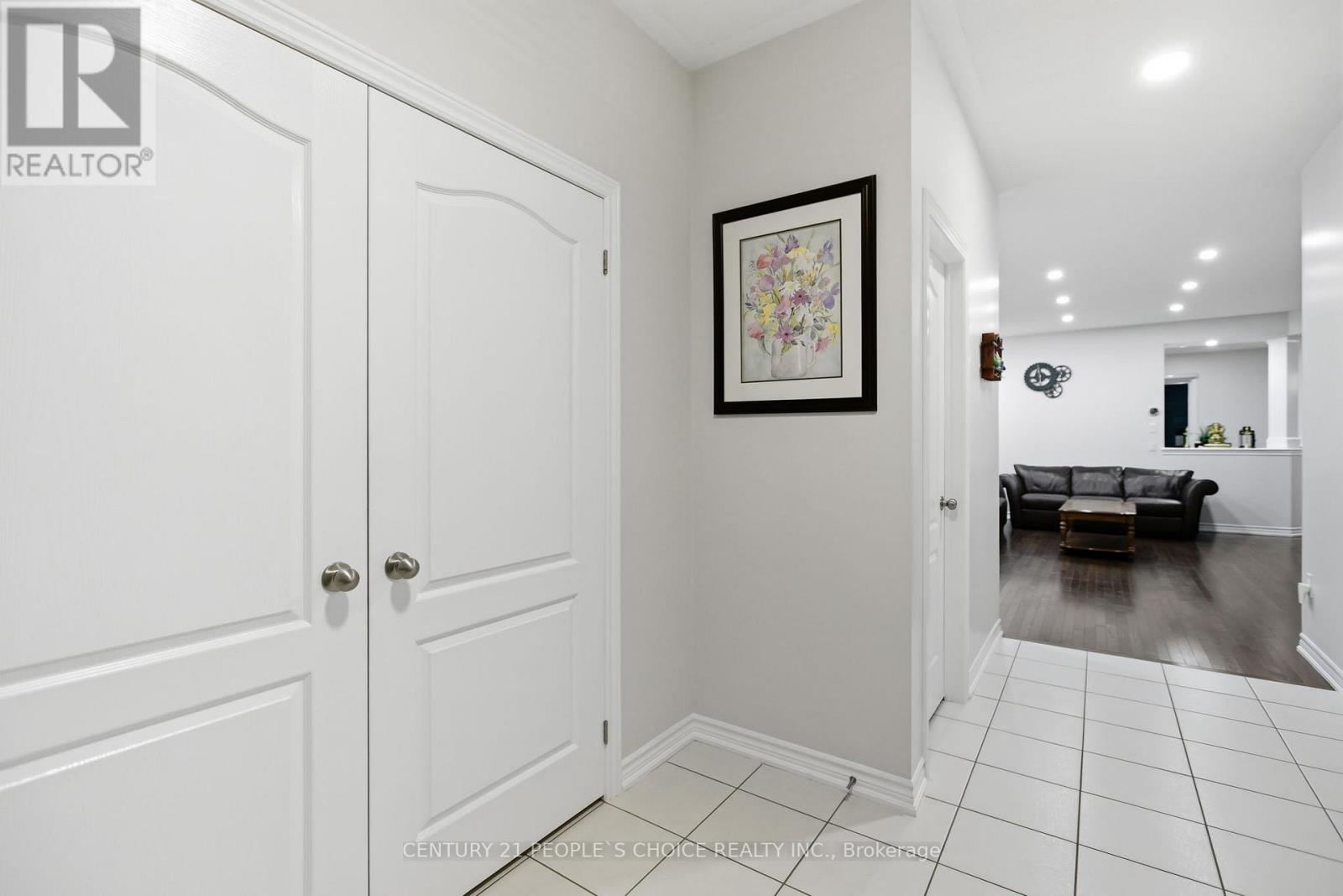 188 Bonnieglen Farm Boulevard, Caledon, Ontario  L7C 4C1 - Photo 4 - W12856322