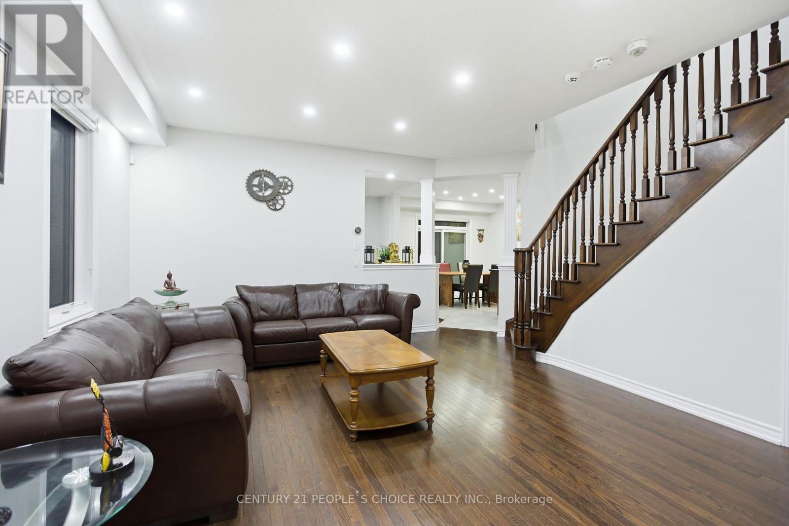 188 Bonnieglen Farm Boulevard, Caledon, Ontario  L7C 4C1 - Photo 6 - W12856322